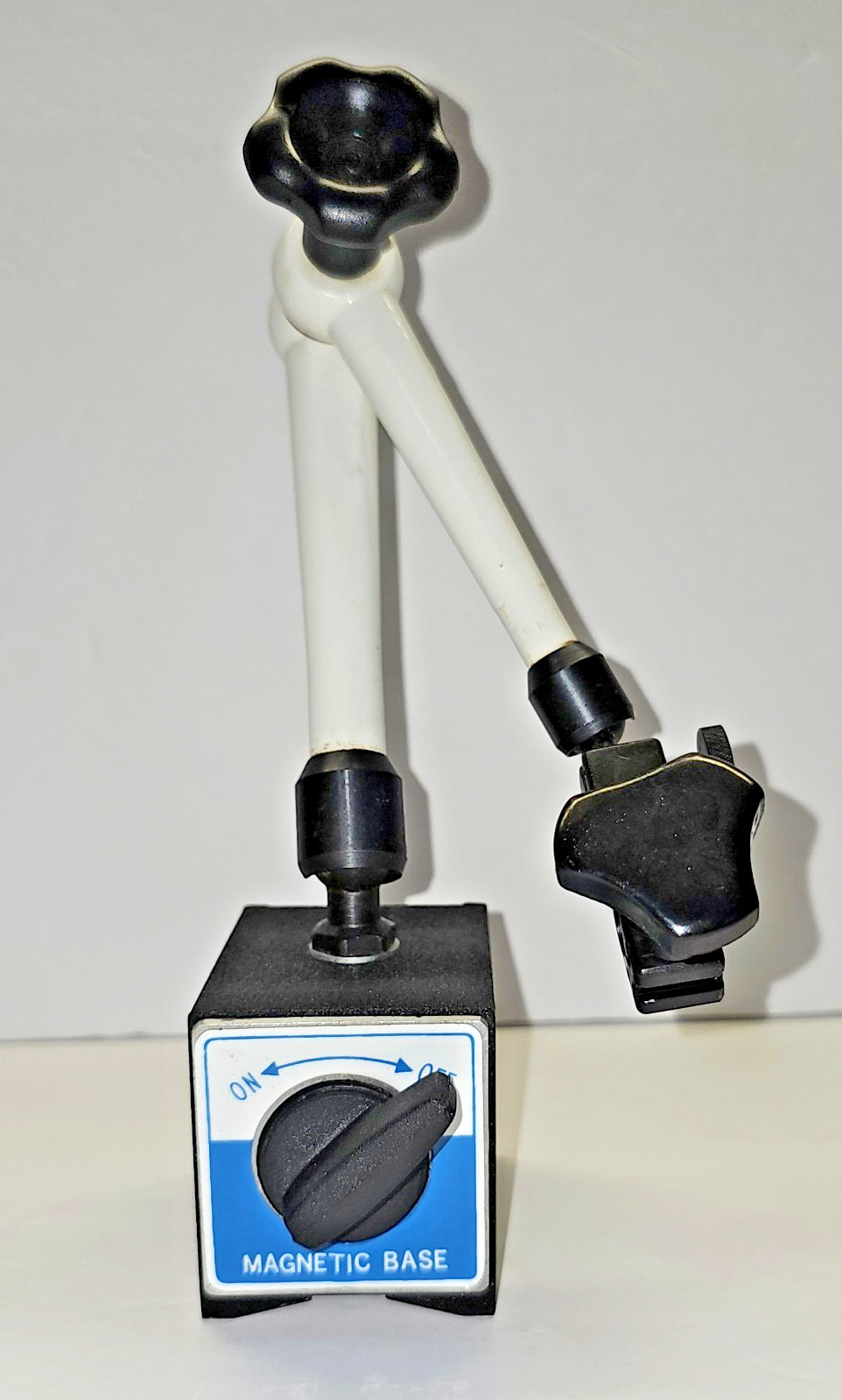 Brown & Sharpe .001″ Dial Indicator. Made In Germany w/ Magnetic Base & Ind.Tips