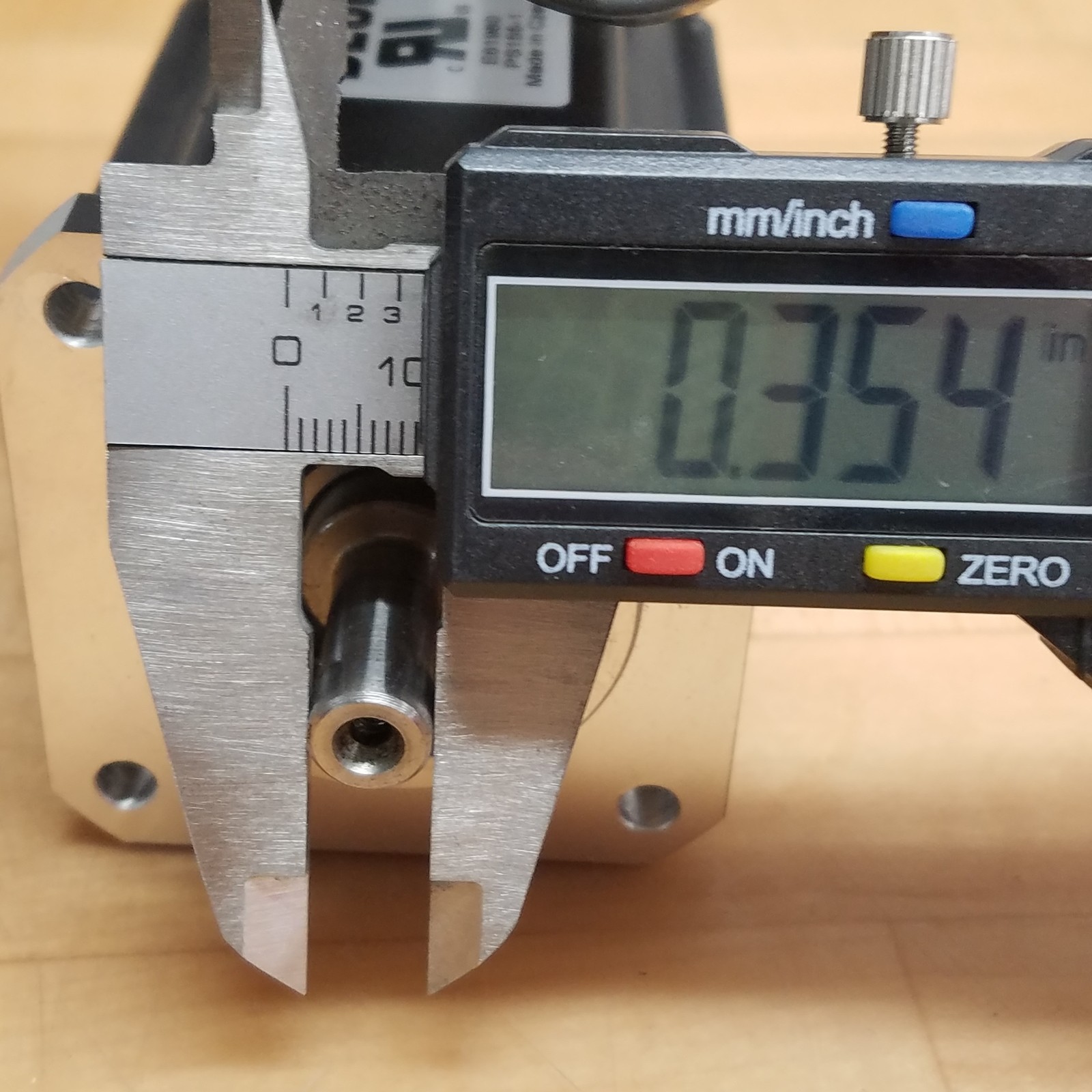 Beckhoff AM3022-0C00-0000 Servo Motor, 1.39Amp, 0.57kW – USED