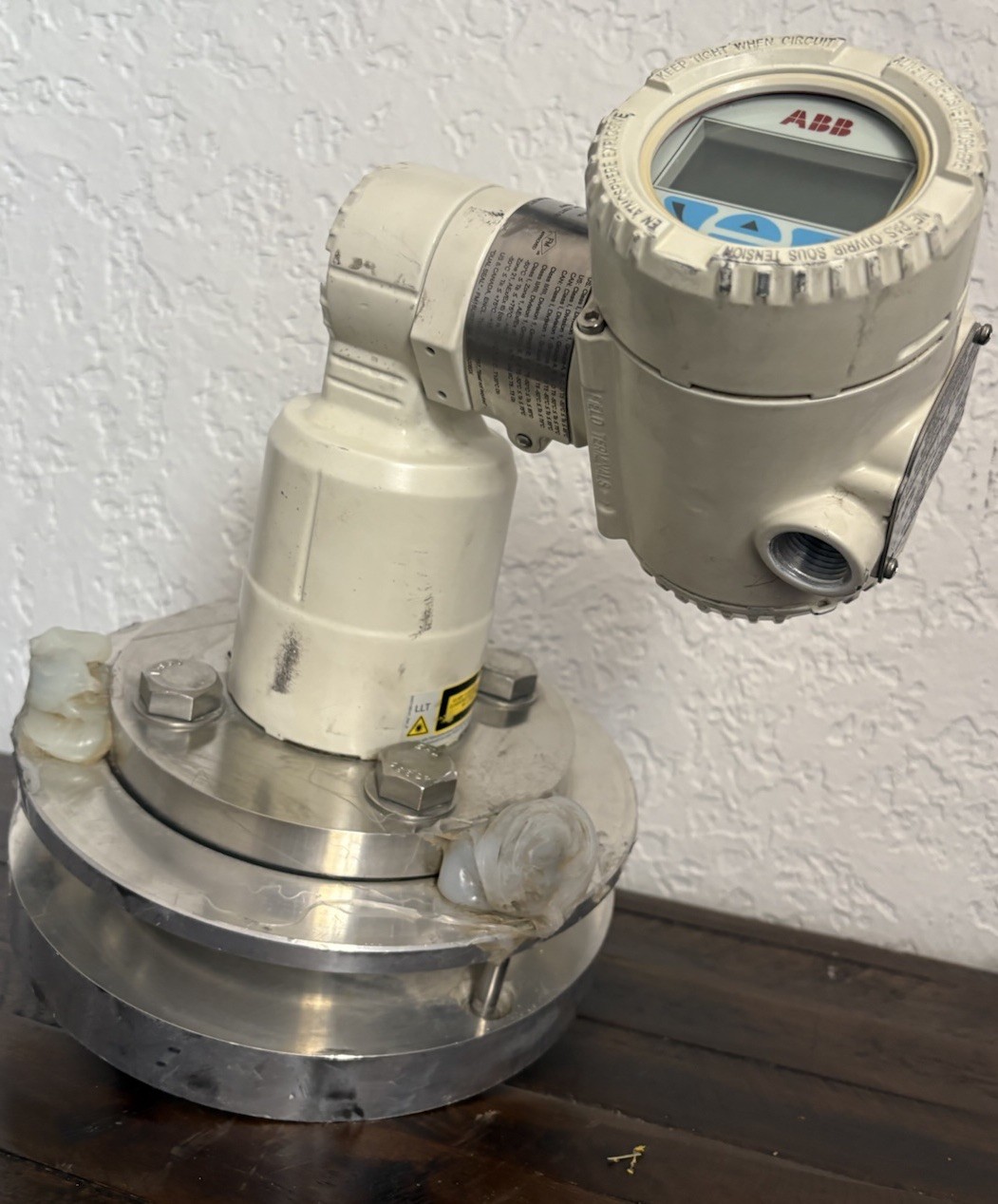 New! ABB LLT100-AIBH10L5 Laser Level Transmitter 4-20 mA HART HALAR Coated