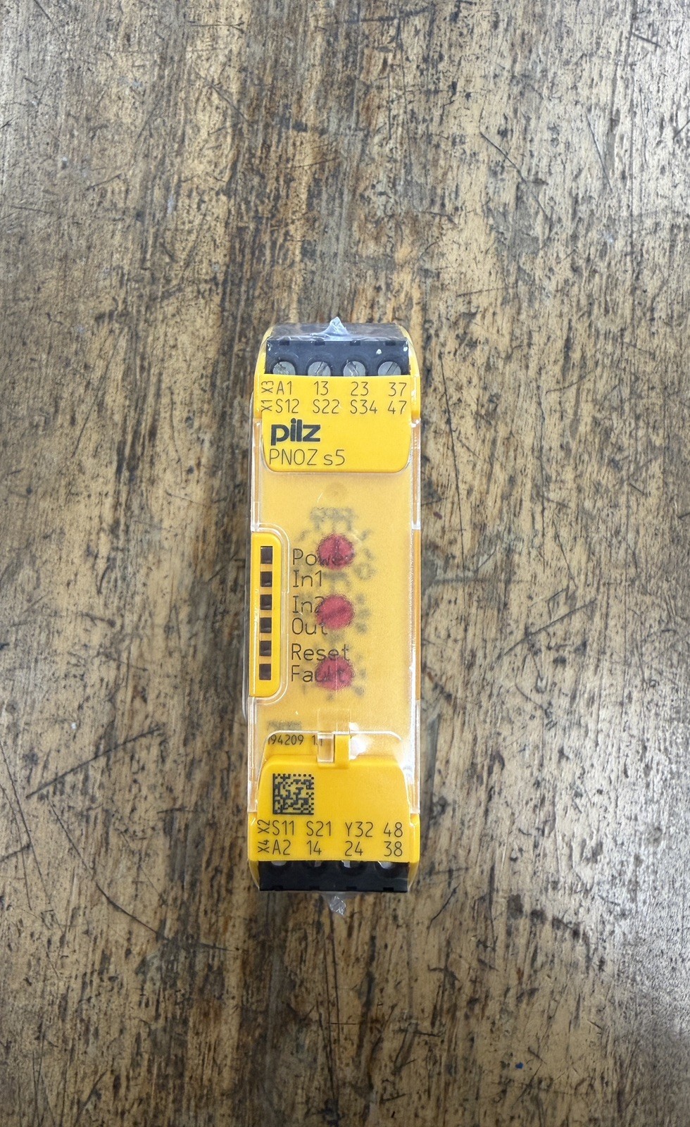 Brand New pilz 750105 PNOZ S5 24VDC Fast delivery