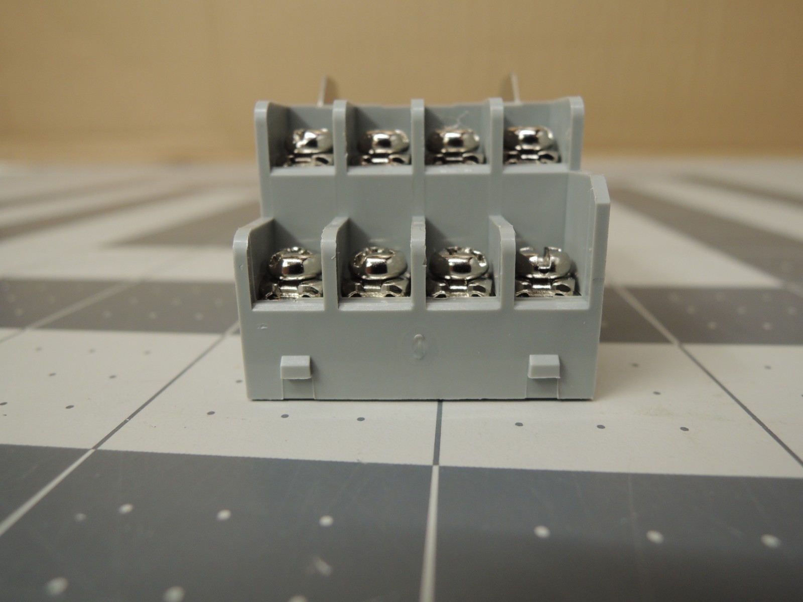 IDEC RU42S-C-D24 Relay, 4PDT, Bifurcated contacts, 3A, 24VDC, Indicator w/ Base