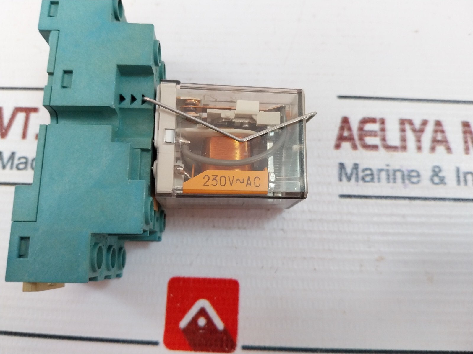 Finder 55.33 Control Relay With Base 94.73, 10a-250v