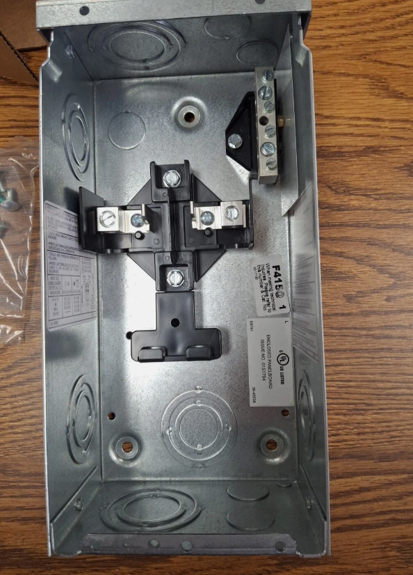 Eaton 70 amps 120/240 V 2 space 4 circuits Surface Mount Main Lug *105