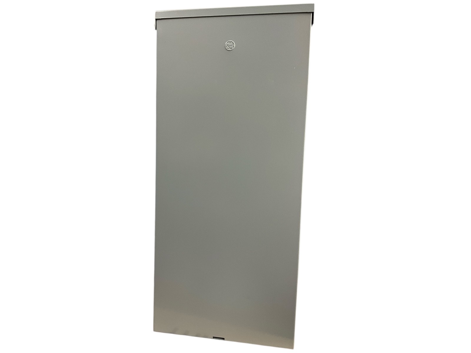 GE Main Breaker Circuit 200 Amp, 8 Spaces, 16 circuits TM820RCUFLP