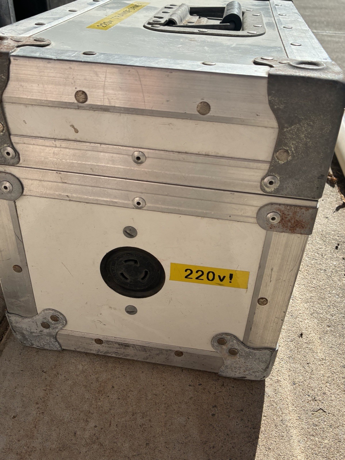 220v TRANSFORMER 115 v AC input 25 ams to 220V AC twist lock out For Motion Pic