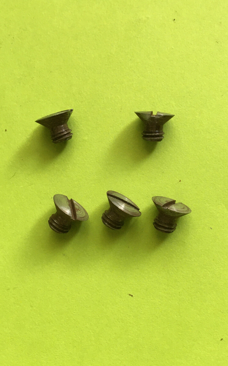 *NOS* 1235-SINGER SCREW-(LOT OF 5) FOR SEWING MACHINE *FREE SHIPPING*