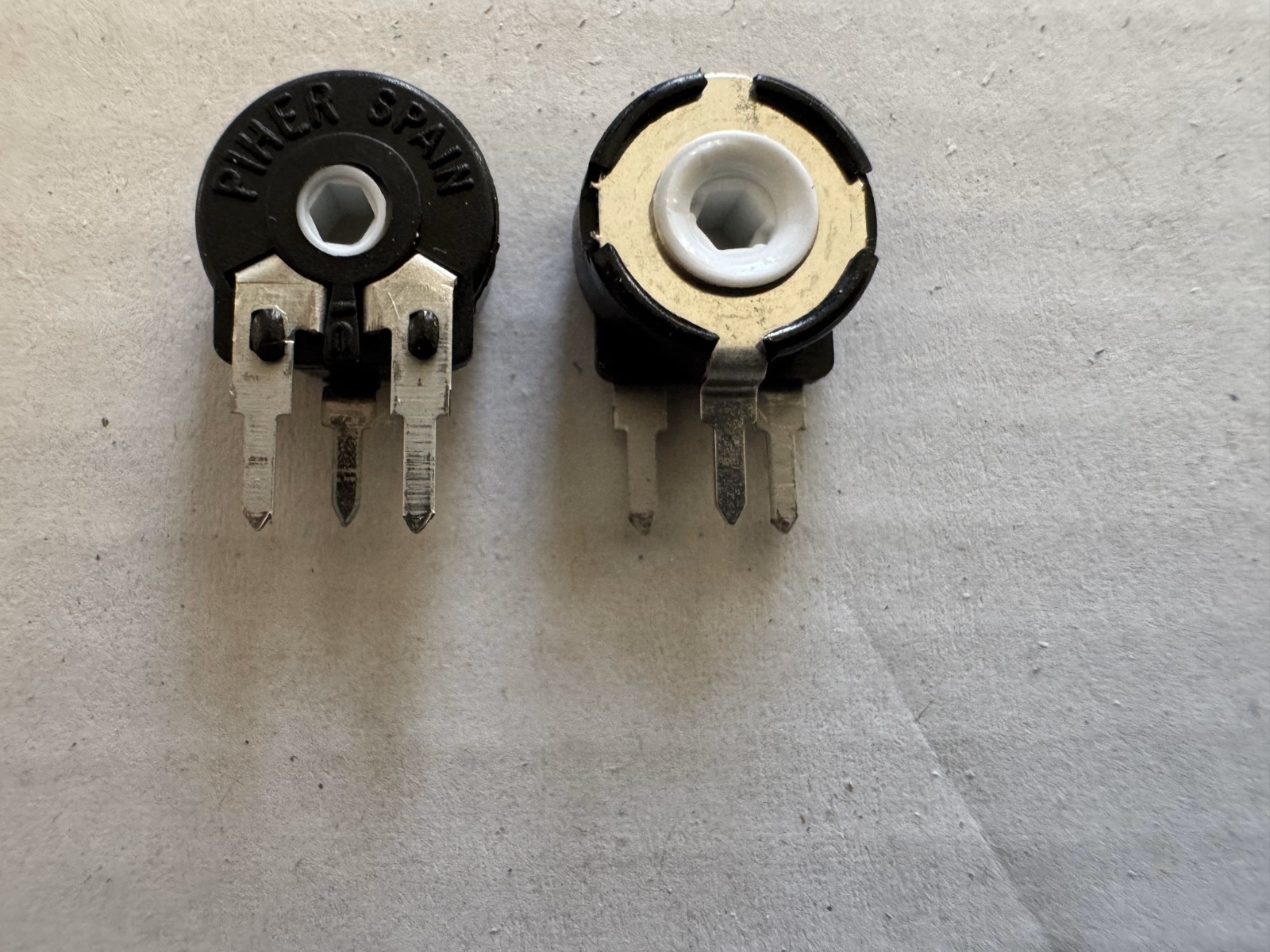 10 Pcs PT10MH05-104A2020 PIHER Potentiometer 1Turn THT 10MM 100 kΩ ±20% Linear