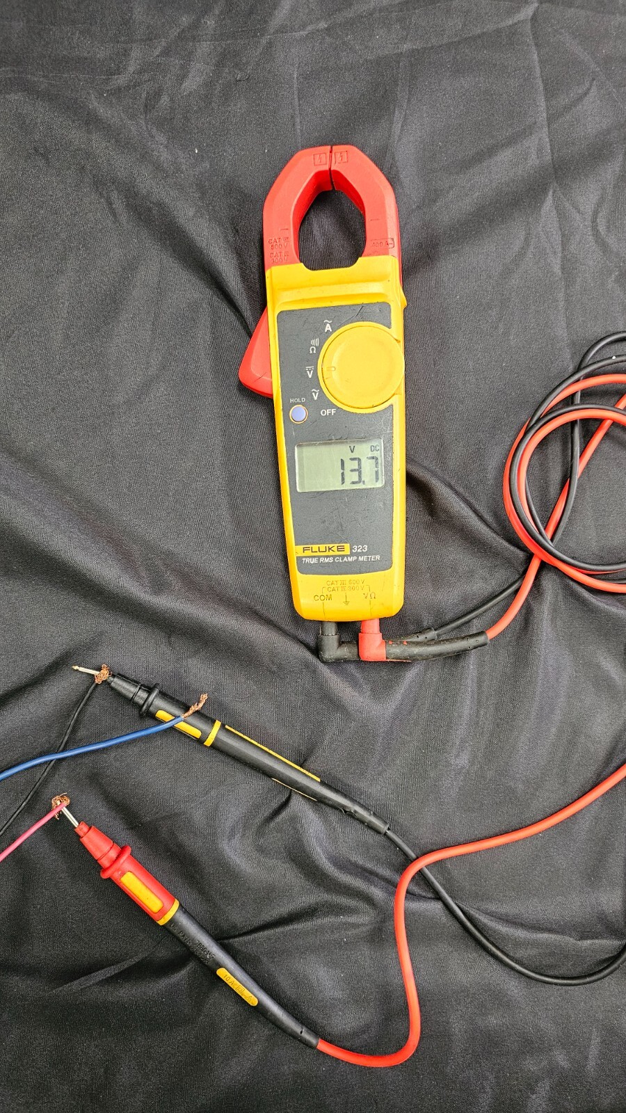 Fluke 323 True RMS Clamp Meter