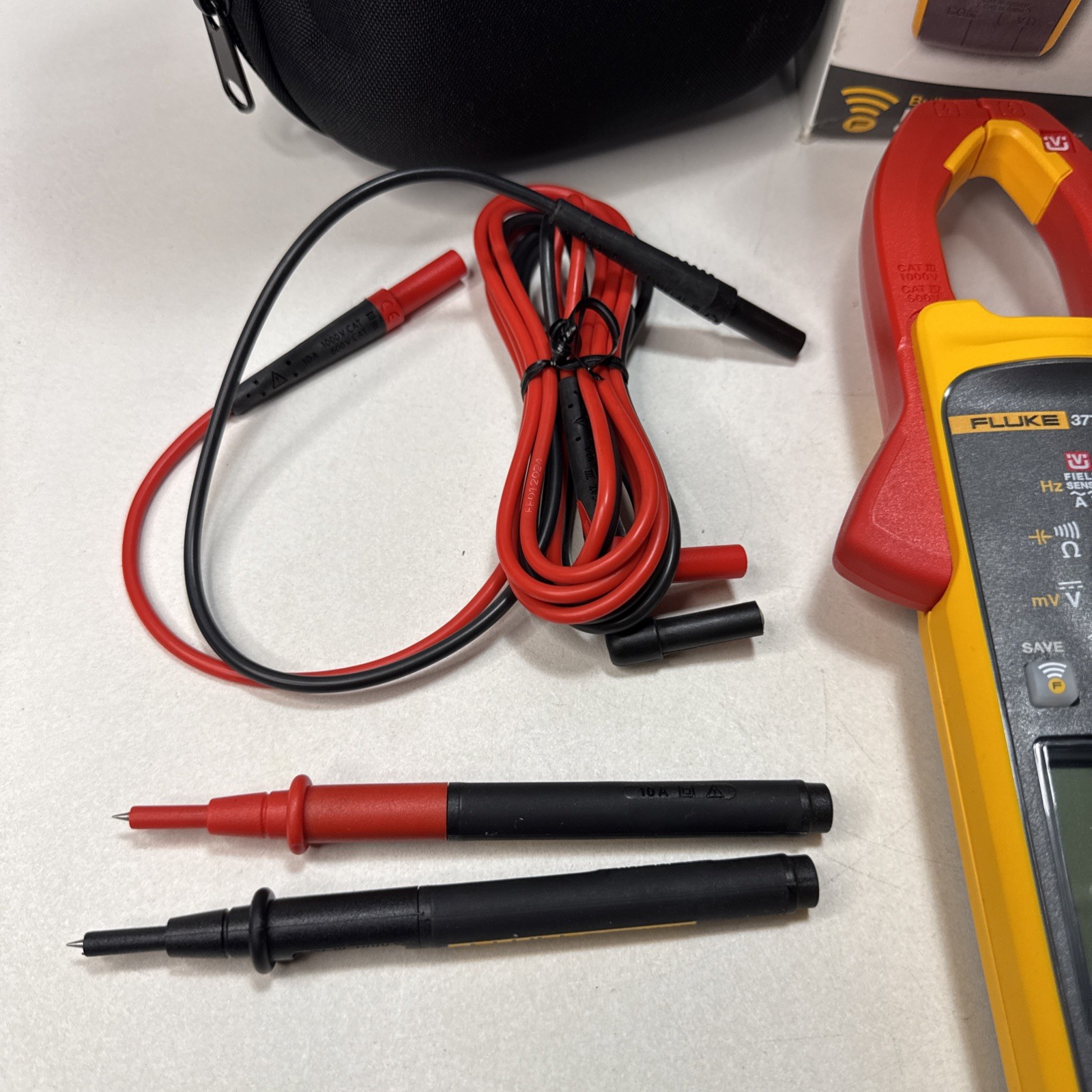 Fluke 377 FC Non-Contact Voltage True-RMS AC/DC Clamp Meter with iFlex 3-Phase