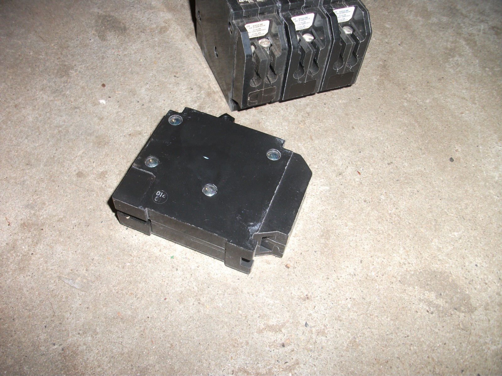 SQUARE D HOMT1515 Circuit Breaker 15A Plug In 120/240V Used