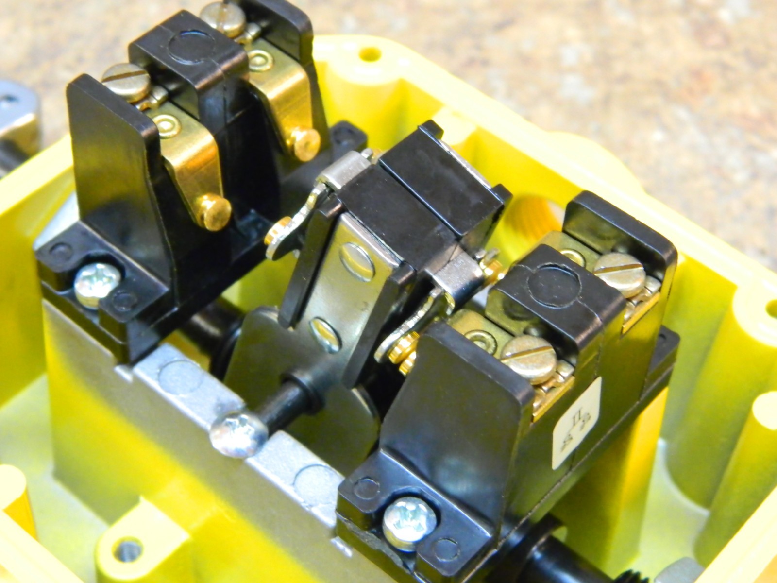 REES 04944-040 CABLE OPERATED SWITCH 15 LBS. TRIP FORCE TYPE 12 & 13 ENCLOSURE