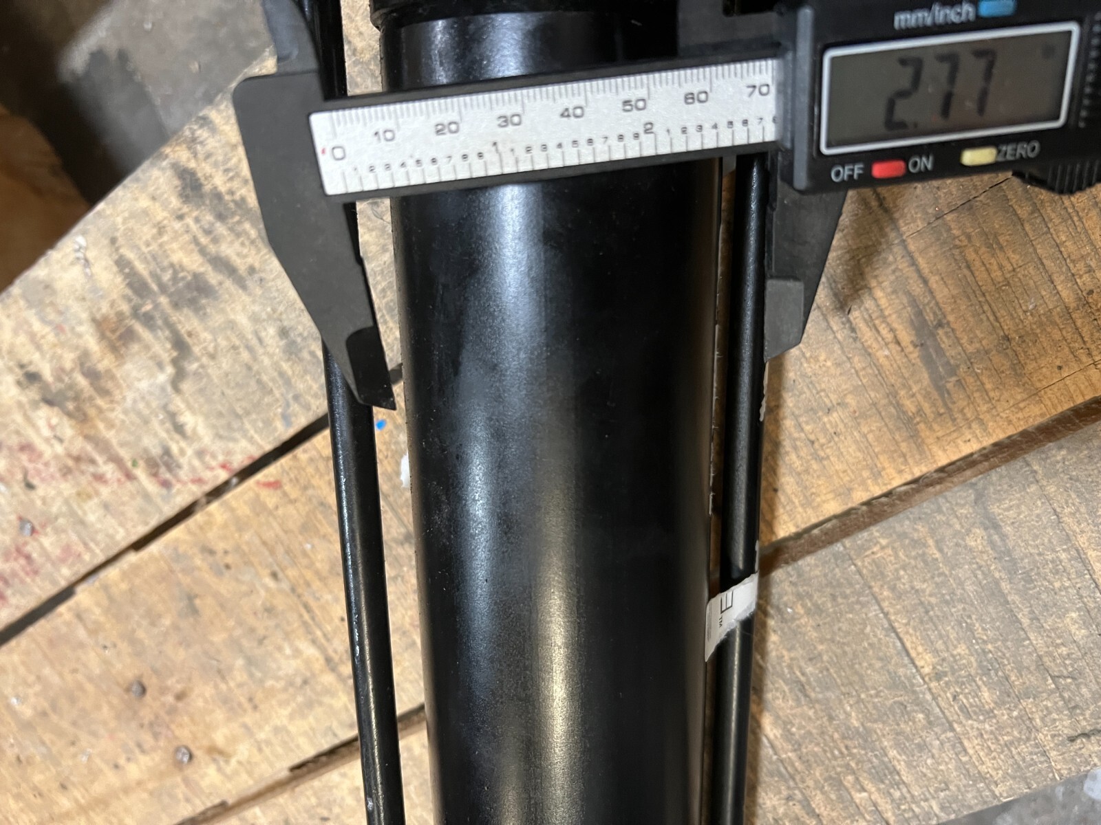 Hydraulic Tie-Rod Cylinder 2.77″ OD x 24.5″ Retracted x 1.58″ Rod