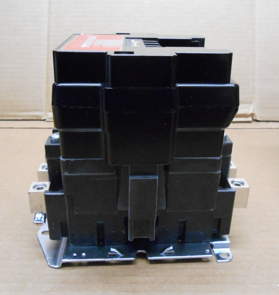 SQUARE D 8903SQO2V08 LIGHTING CONTACTOR ELECTRICALLY HELD 208V COIL (2 AVAIL)