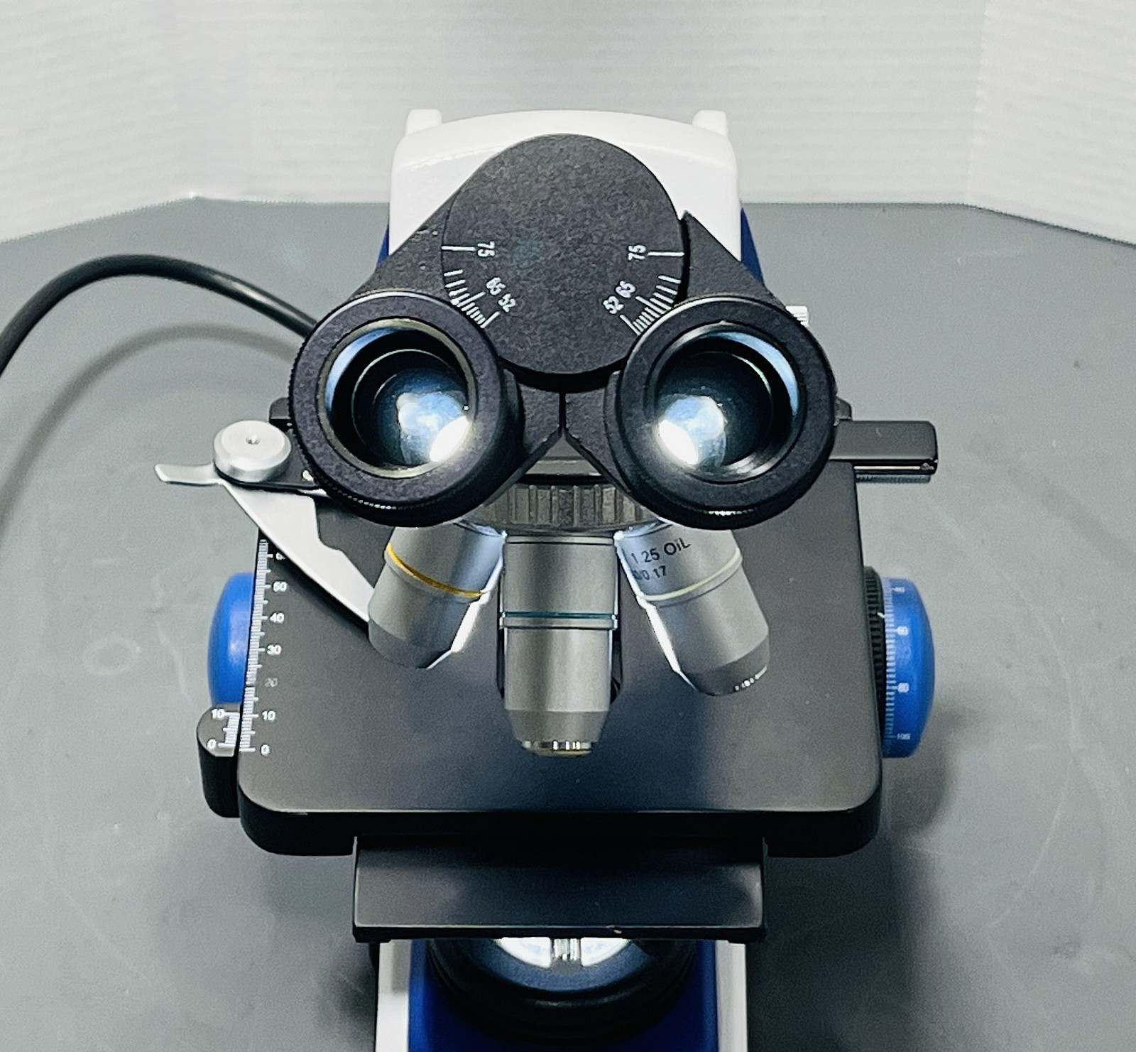 UNICO G380 LED Binocular Lab Microscope 100v-240v 50/60Hz Tested