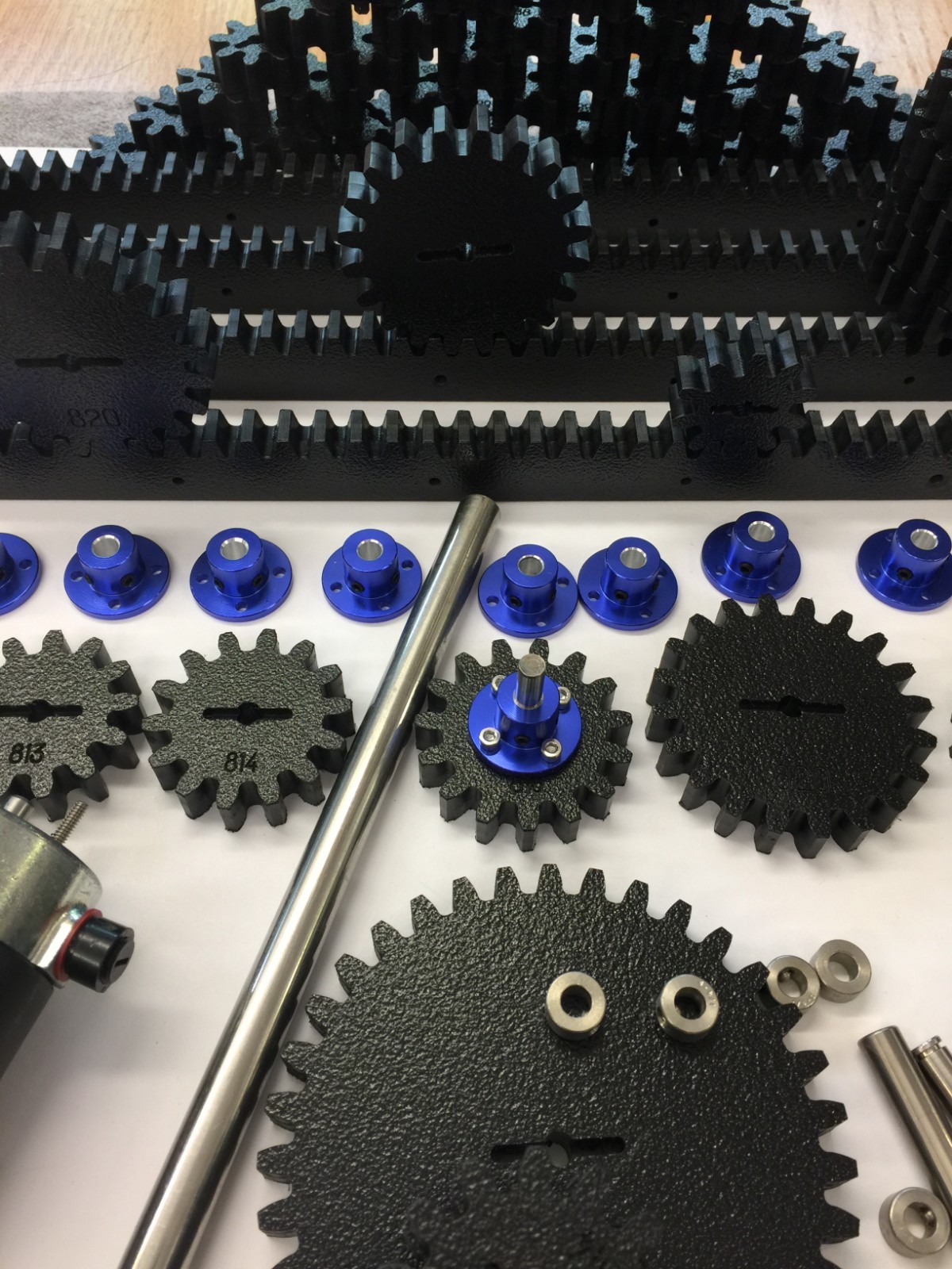 DIY MAKER SPUR GEARS FROM BOSTON MA.1/4″ BORE 8 PITCH, HUBS, SHAFT, GEAR RACK