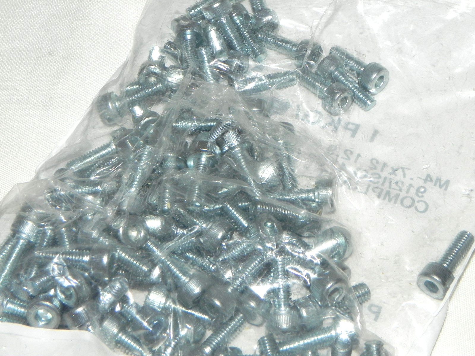93) M4x12mm Metric Socket Head Cap Screw DIN 912/ISO 4762 (FT ZC MKCS04C0129ZPKG