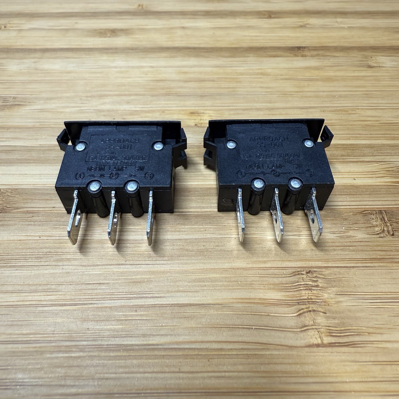 Lighted Rocker Switch/Breaker SS-001 Reset(On)-Off 15A 125V (Lot of 2 Pieces)