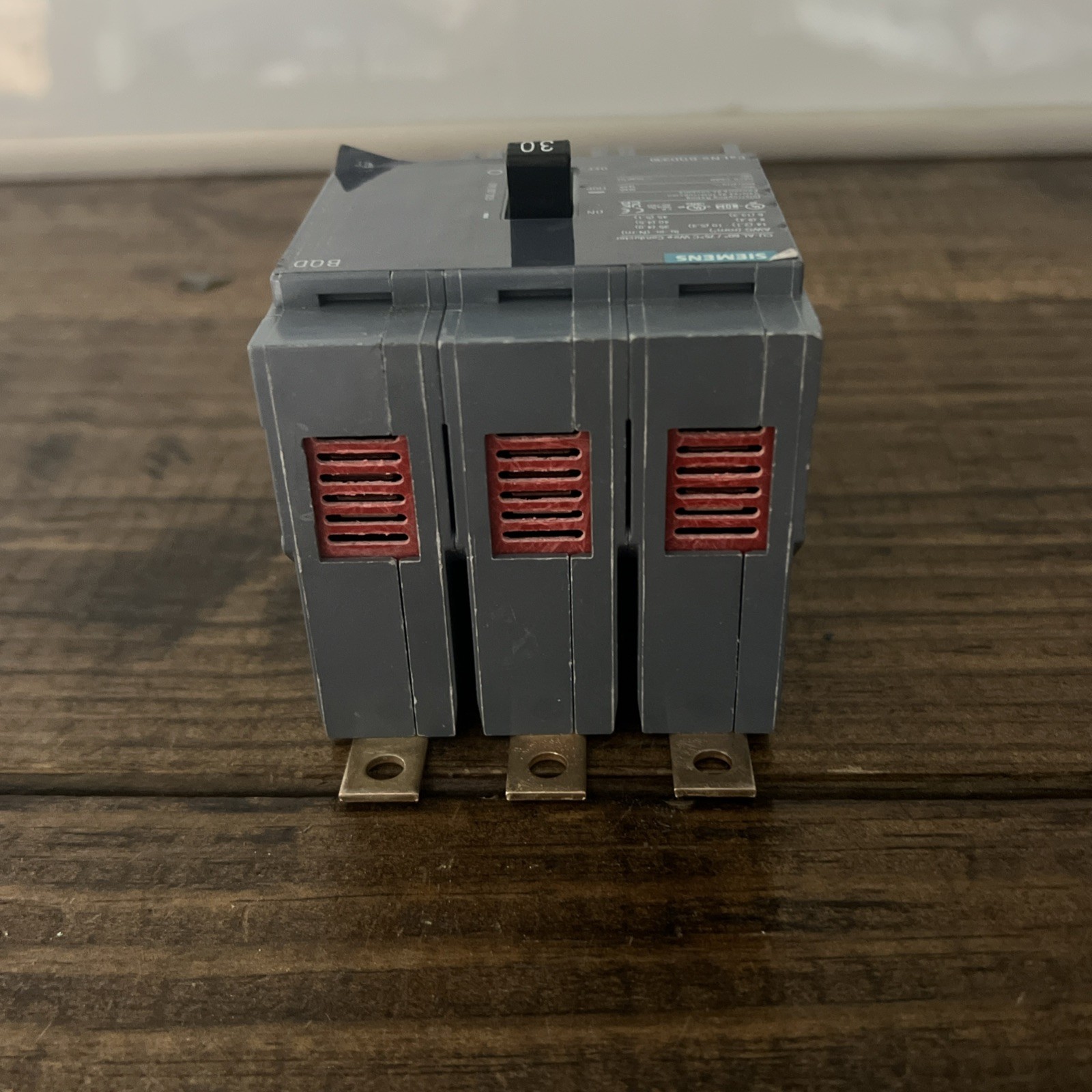 Siemens BQD330 30 Amp 480 VAC 3 Pole Type BQD Bolt On Breaker NO BOX