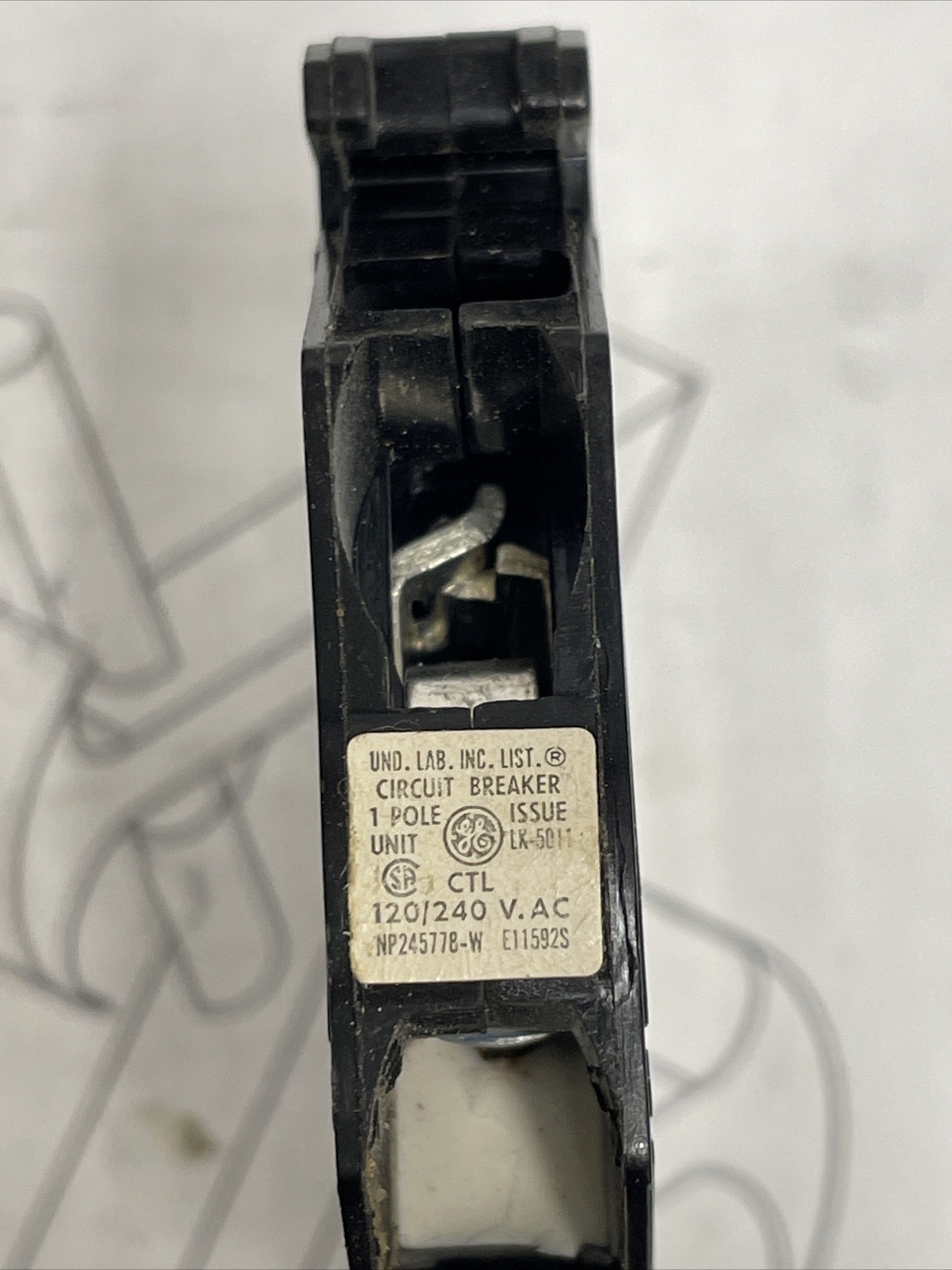 General Electric TQP115 – 15 Amp 1 Pole 120/240V Circuit Breaker Slim Line