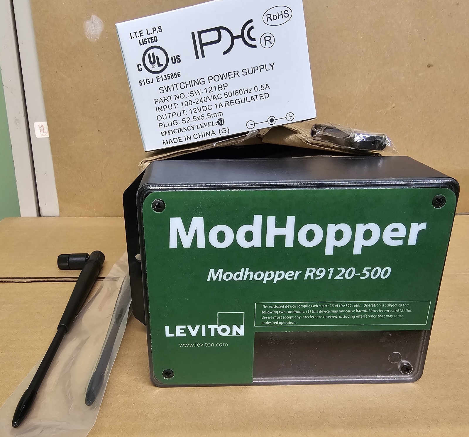 Leviton 015-R9120-500 ModHopper Extended Range Wireless Transceiver