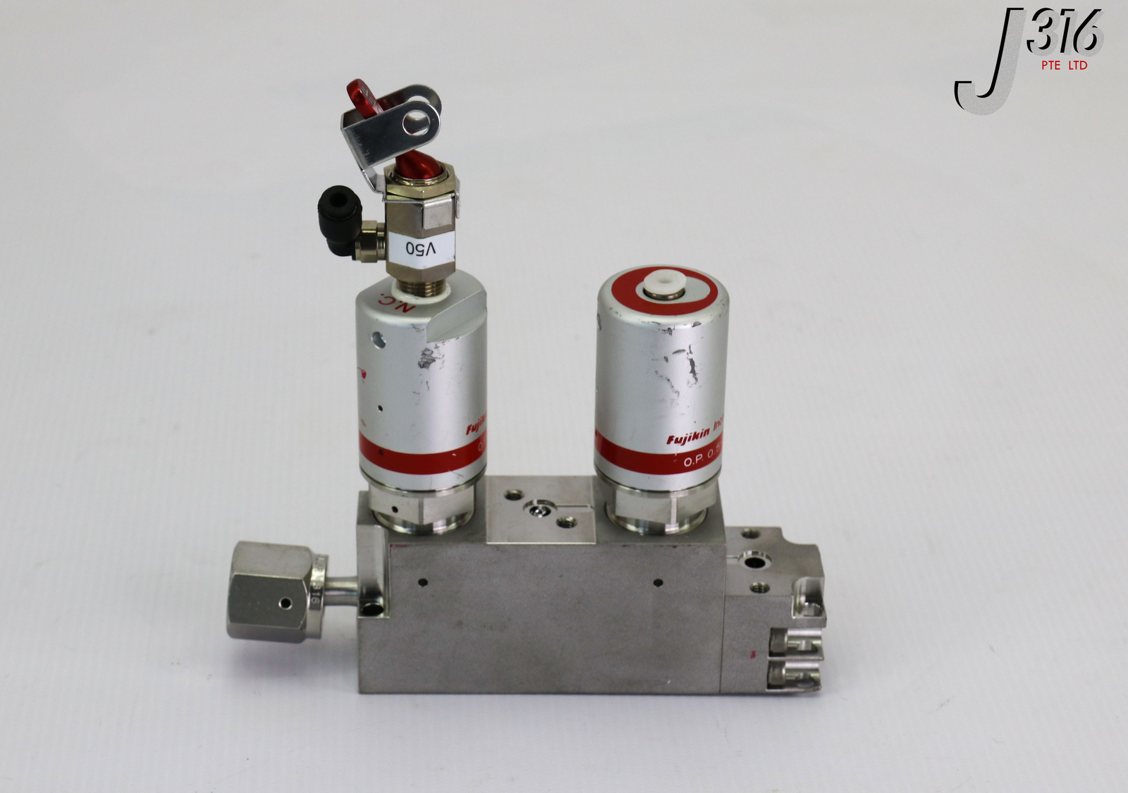 L16959 (LOT OF 30) FUJIKIN BLOCK VALVES, TYPE N.C., O.P. 0.5~0.6MPA 567512