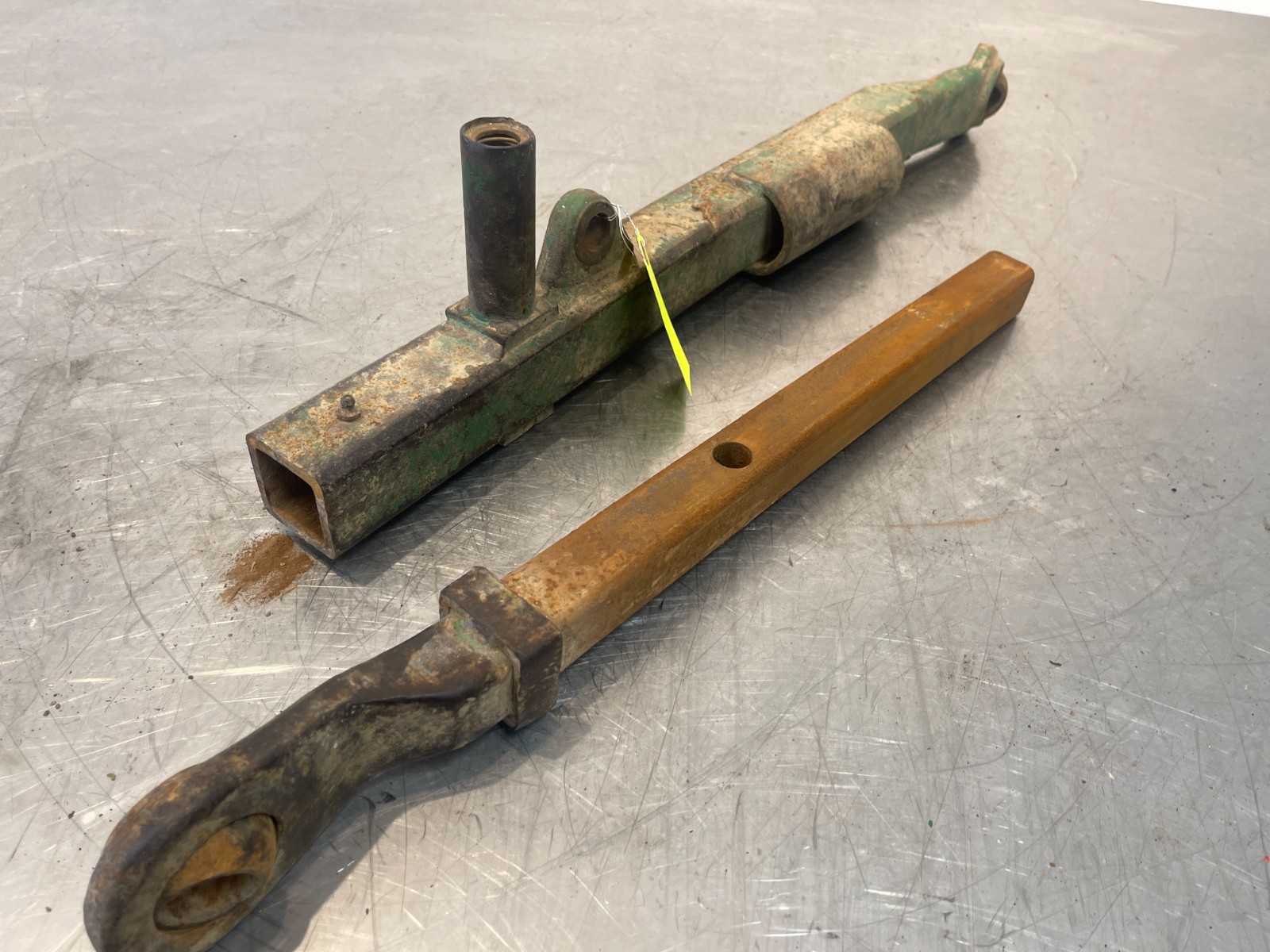 John Deere Tractor Lower 3pt Hydraulic Lift Arm F2687R
