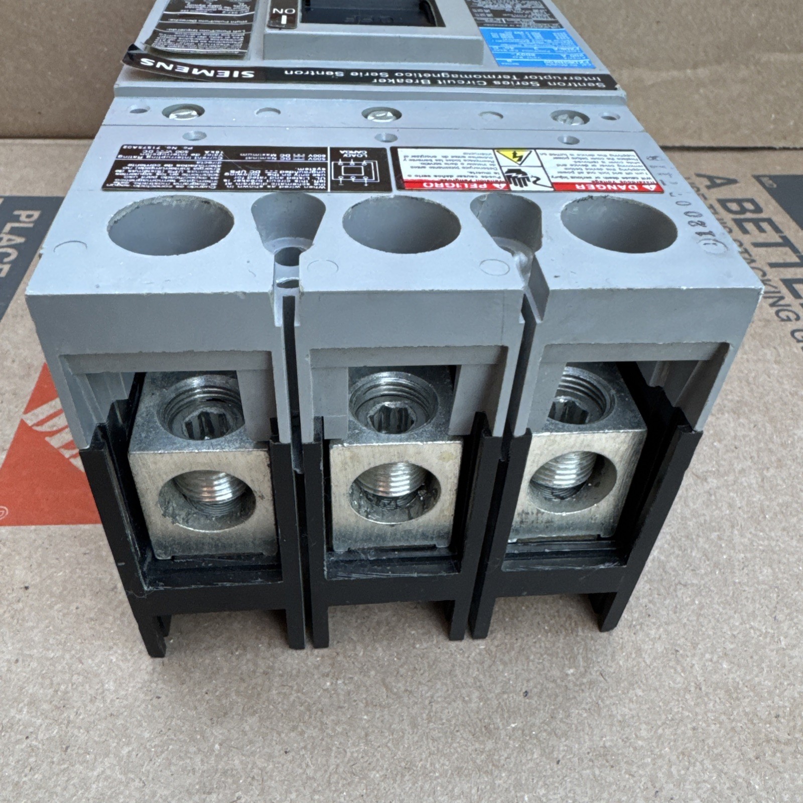 Siemens Sentron FXD63B200 200A 600V 3 Pole Circuit Breaker 200 Amp 3P FXD6-A
