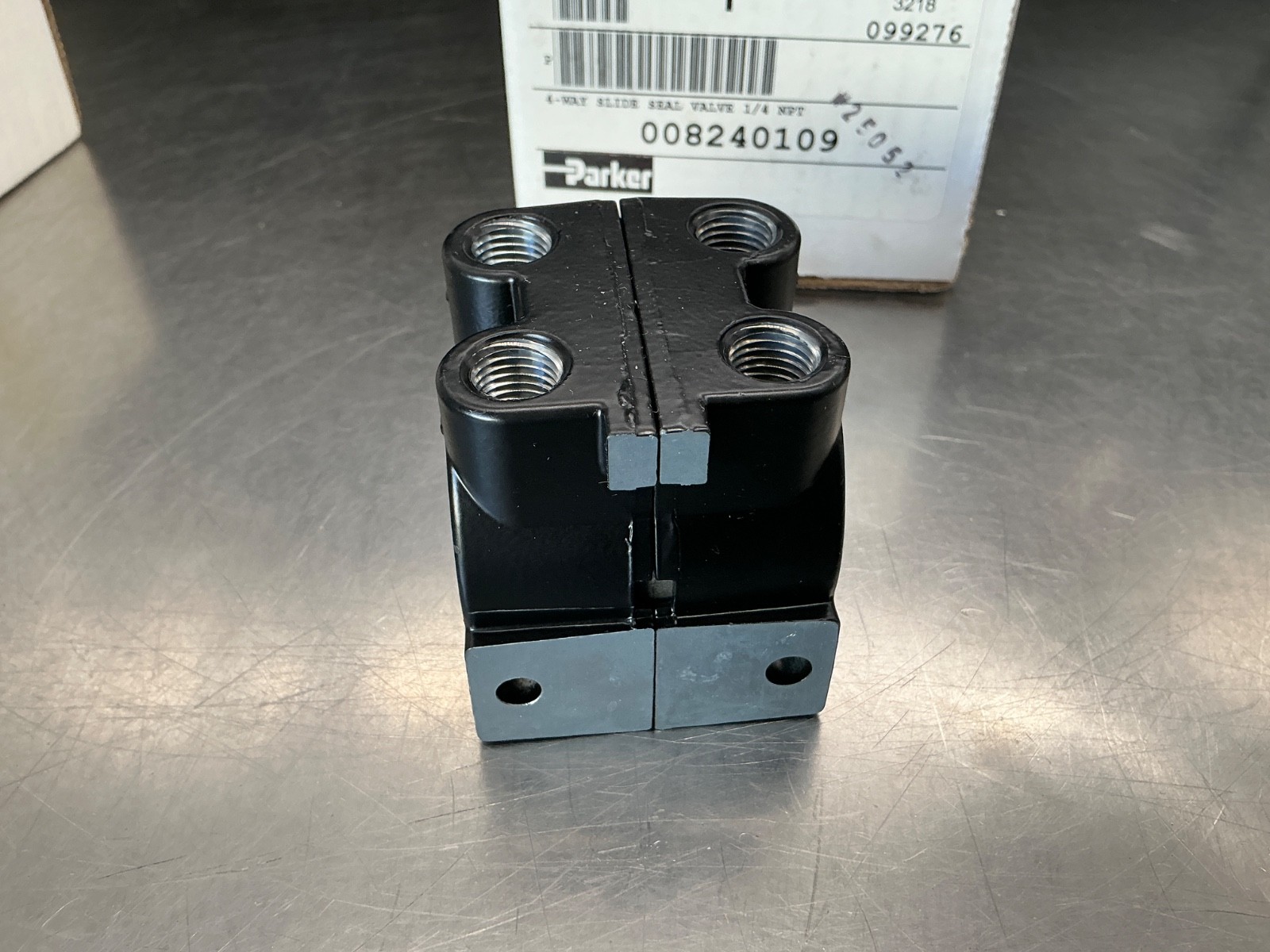 Parker 008240109 4-way Slide Seal Valve 1/4″ NPT