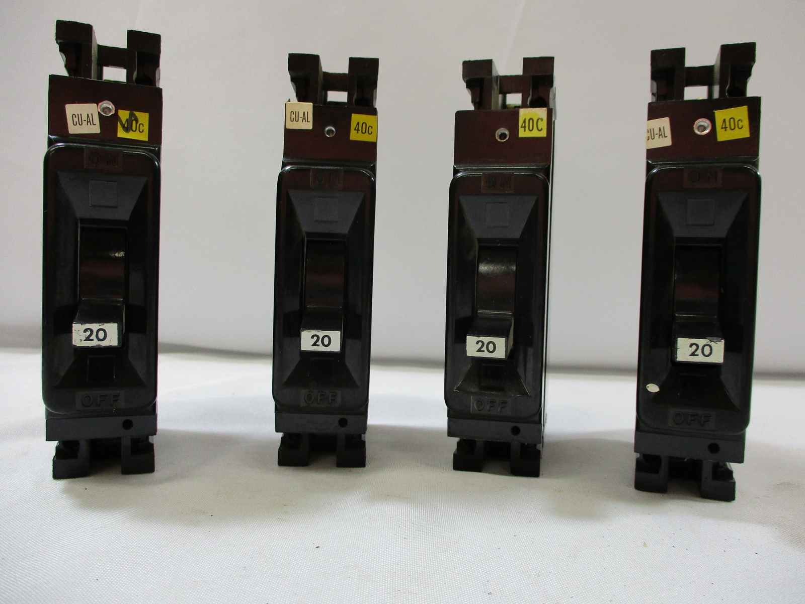 (LOT OF 4) FEDERAL PACIFIC ELECTRIC NE113020 CIRCUIT BREAKER 20A 120V 1-POLE