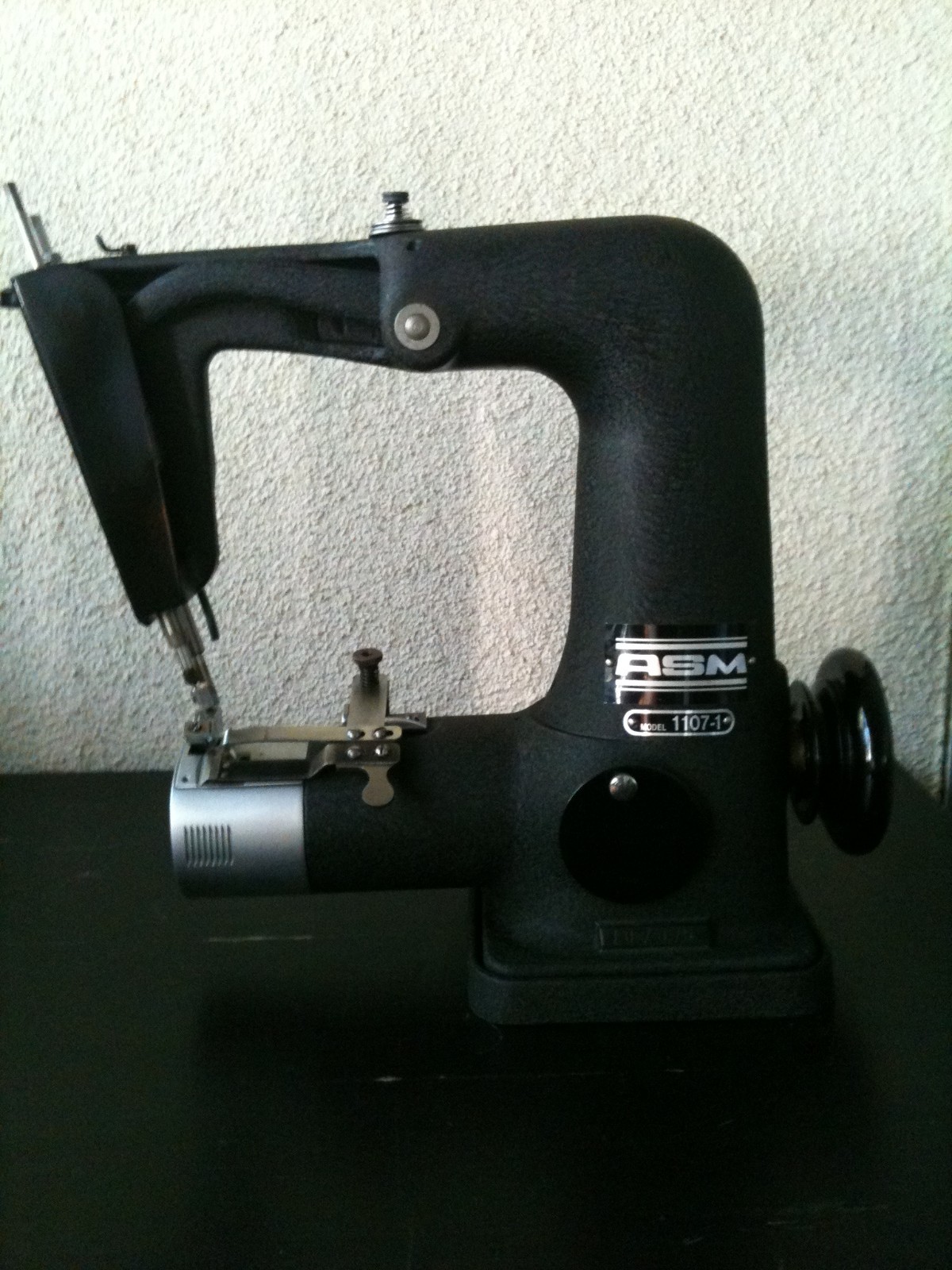 SINGER 107-1 HAT SWEATBAND MACHINE
