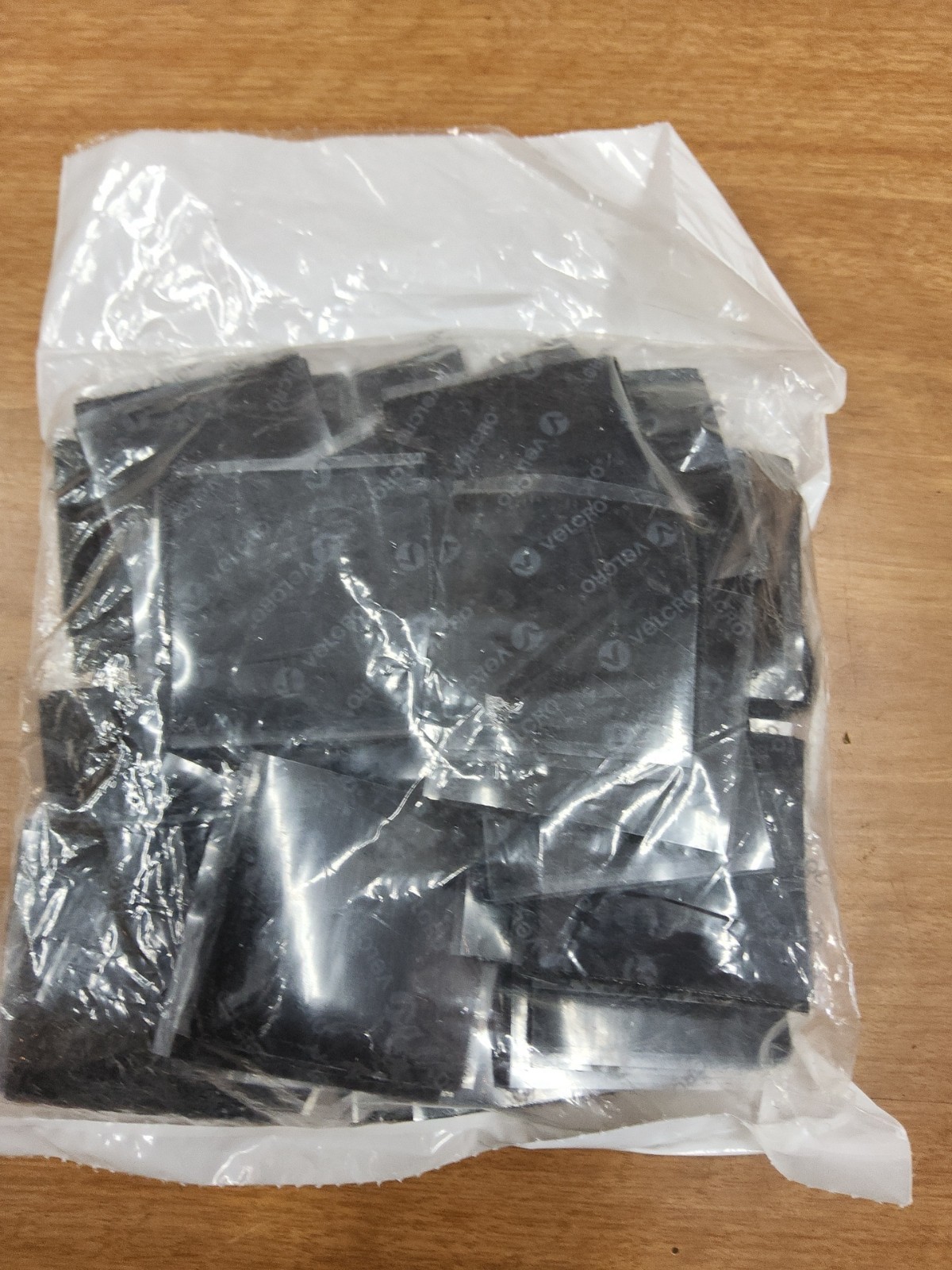 VELCRO Brand Industrial 2″ x 2″ Black Hook & Loop Mated Sets 50pk 2X2KIHLM. SB9