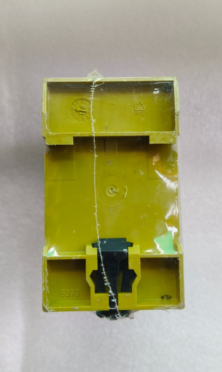 Pilz PN0Z X4 24VDC 3n/o 1n/c Safety Relay. Ident. No: 774730