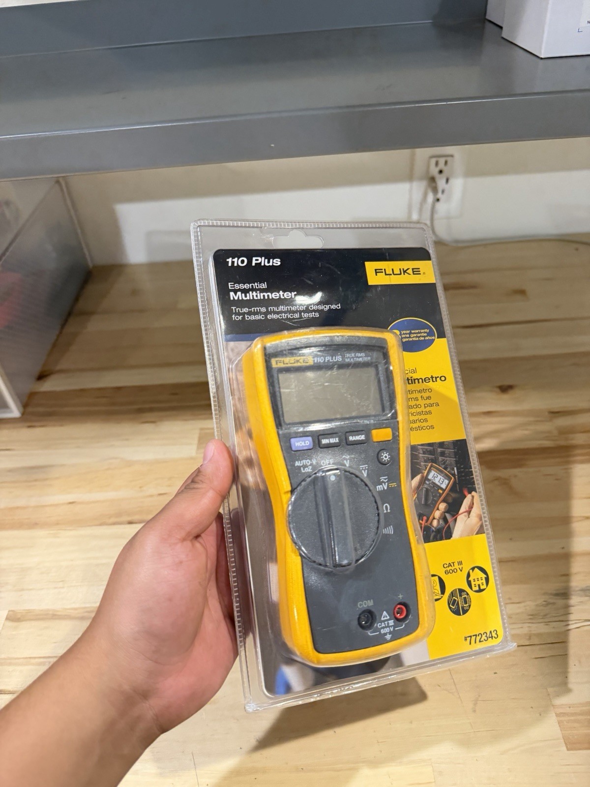 FLUKE 110 PLUS ESSENTIAL MULTIMETER W/ LEADS SHIPS FAST