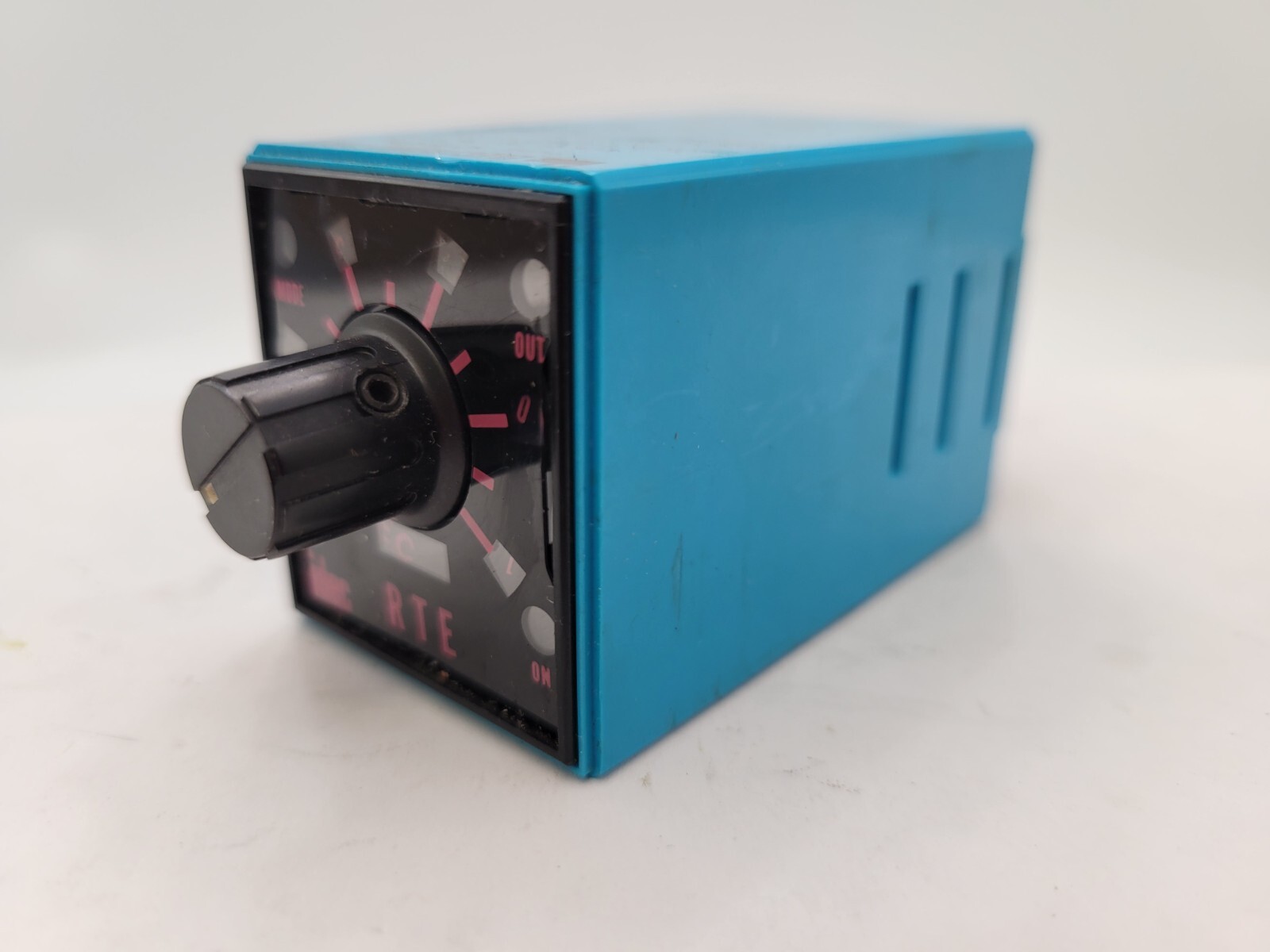 IDEC RTE-P11 Electronic Timer Plug-in Mount DPDT 10A 120VAC Coil 24V AC/DC 8-Pin