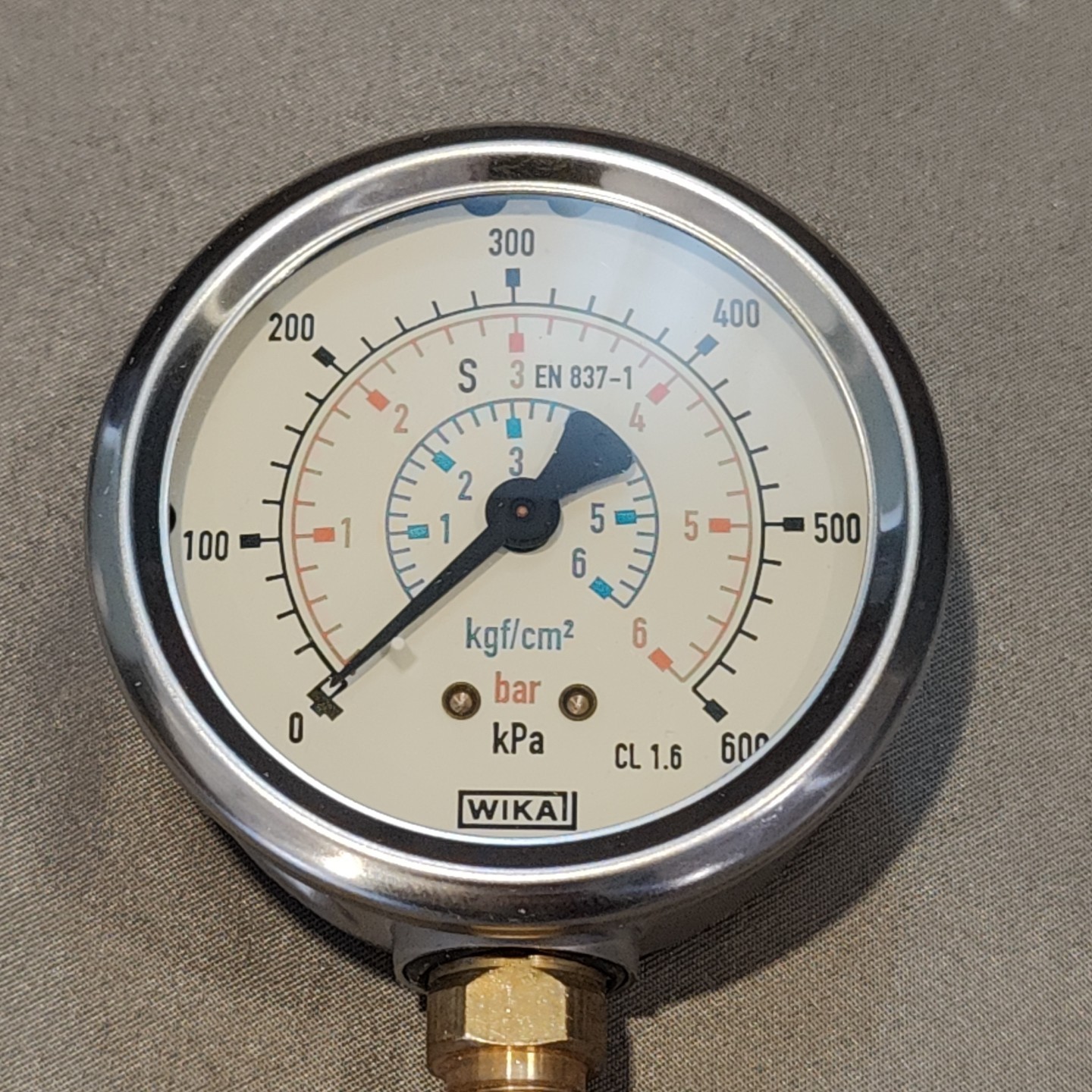 WIKA EN 837-1 / EN837-1 Pressure Gauge, CL 1.6, 0-600 kPa, 6 Bar, 6 kgf/cm²