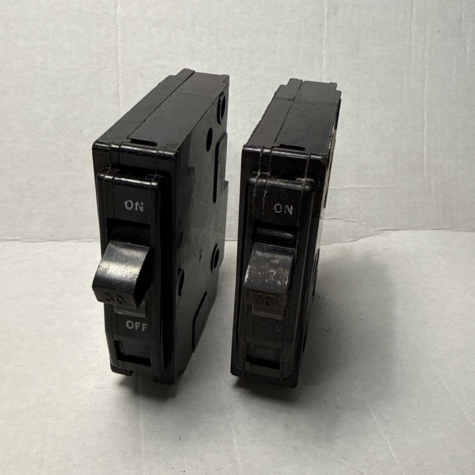 (LOT OF 2) Square D QO130 30A 1P Breaker 30 Amp 1 Pole 120/240VAC Black Face