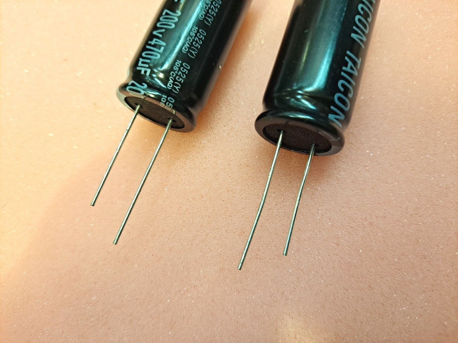 LOT 2 TAICON Radial electrolytic capacitor E-CAP bulk cap 200V 470uF 18mm x 40mm