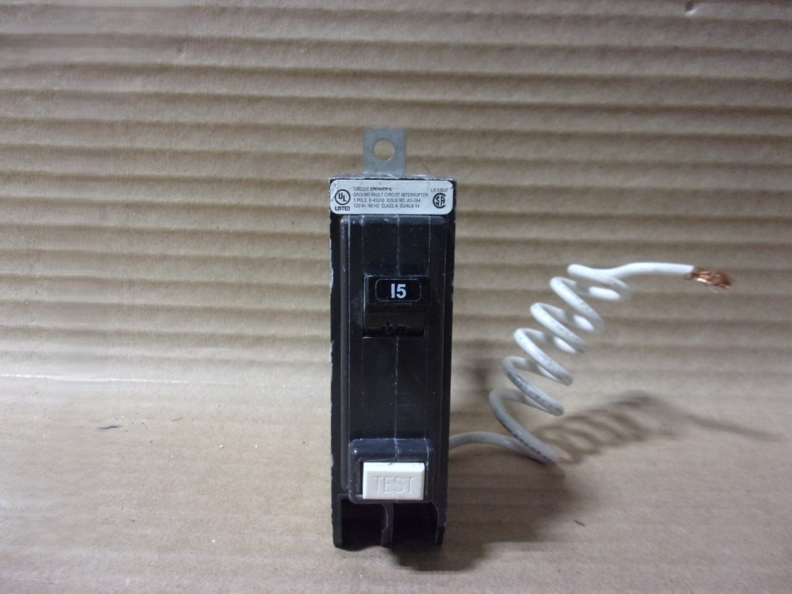 NEW Eaton QBGFT QBGFT1015 1 Pole 15 Amp 120/240V Circuit Breaker NNB