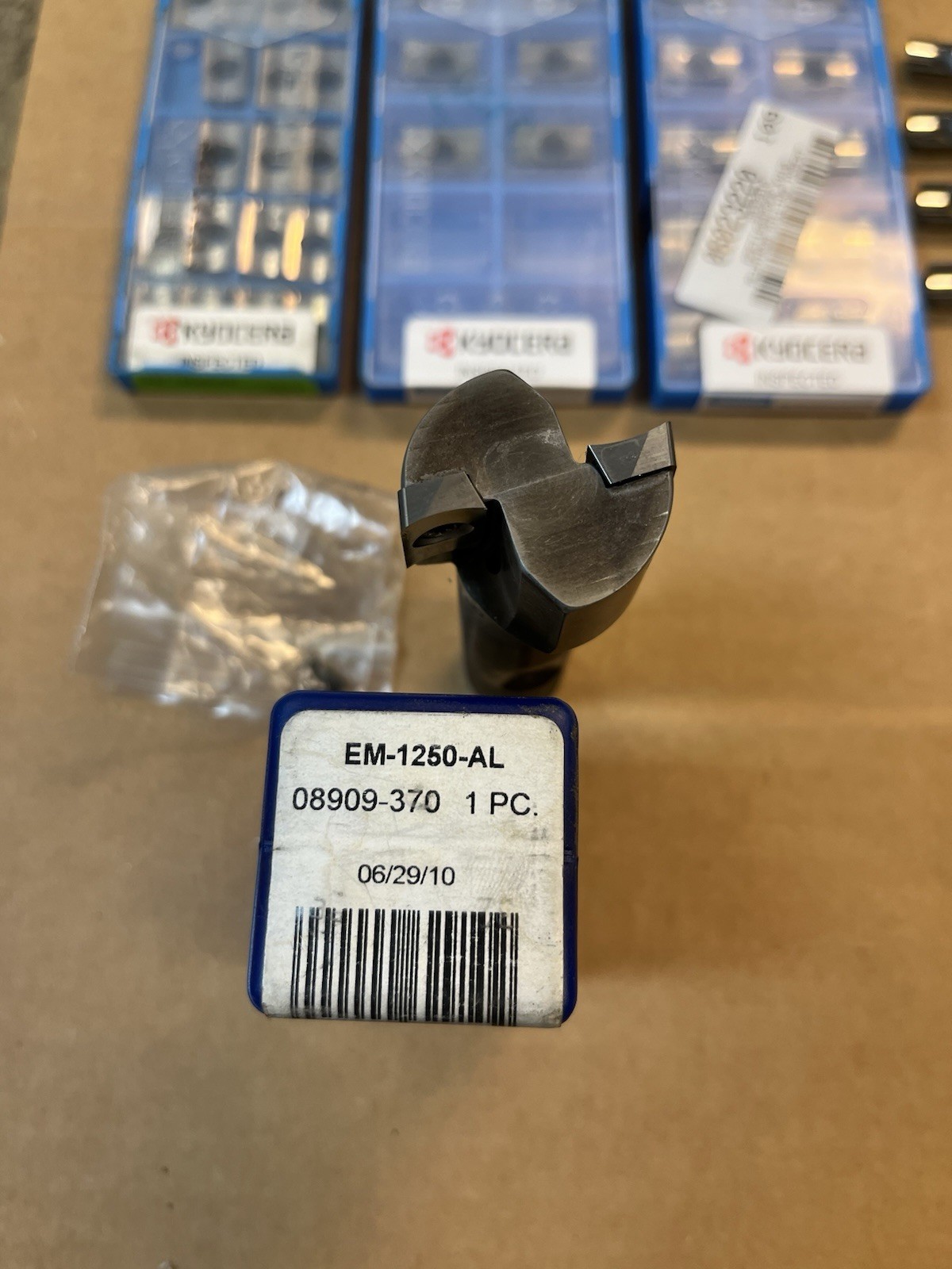 Kyocera, Insert Endmill 1.25in Di ,3/4 Shank, EM-1250-AL With Screws And Inserts