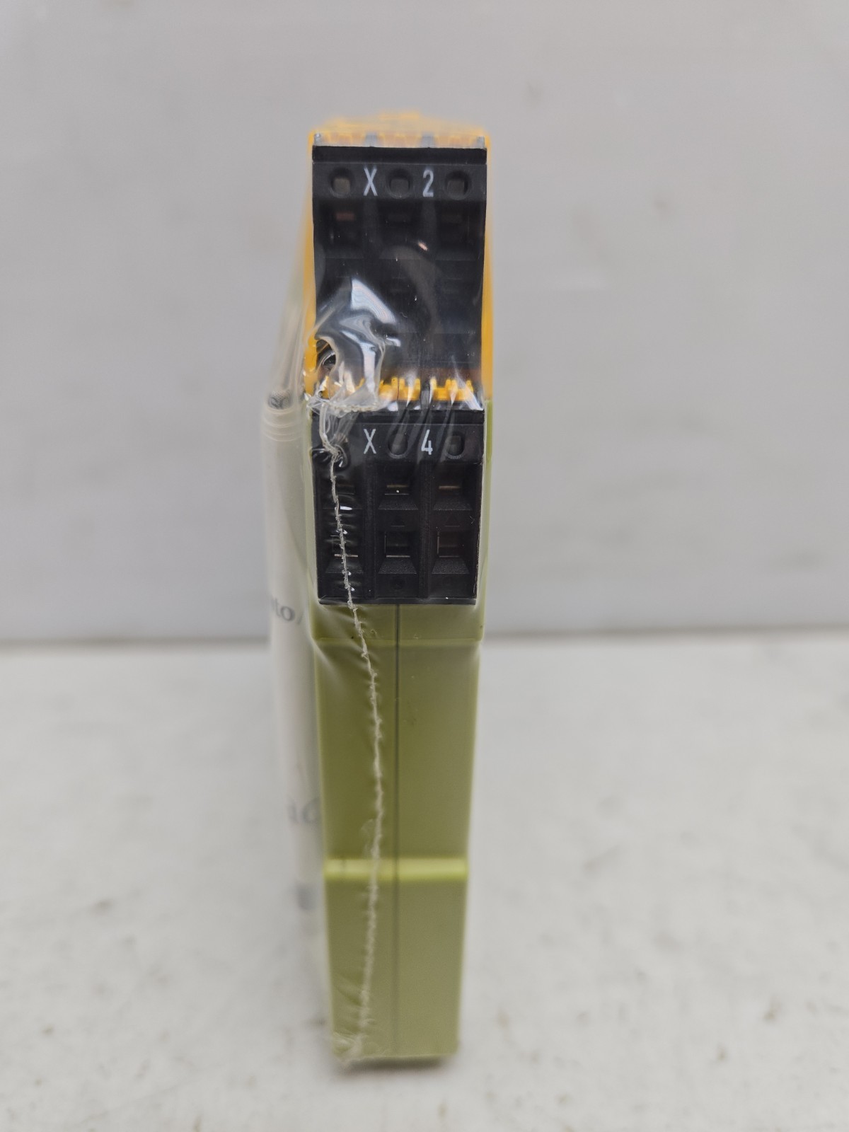 Pilz PNOZ s7.2 C 24VDC 4 n/o 1 n/c expand Contact Expansion Safety Relay Module