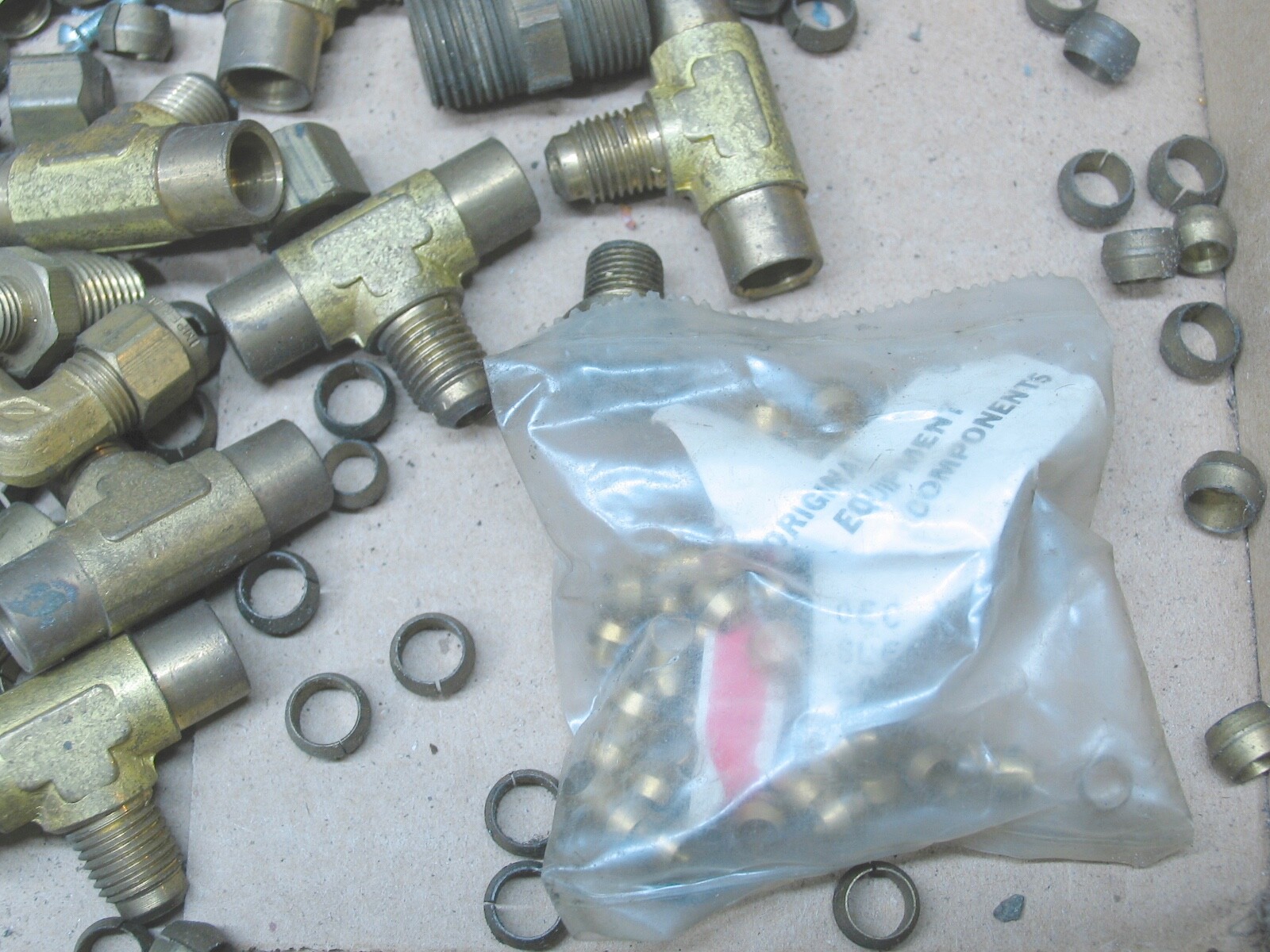 5 lbs of Brass Pneumatic Fittings + connectors