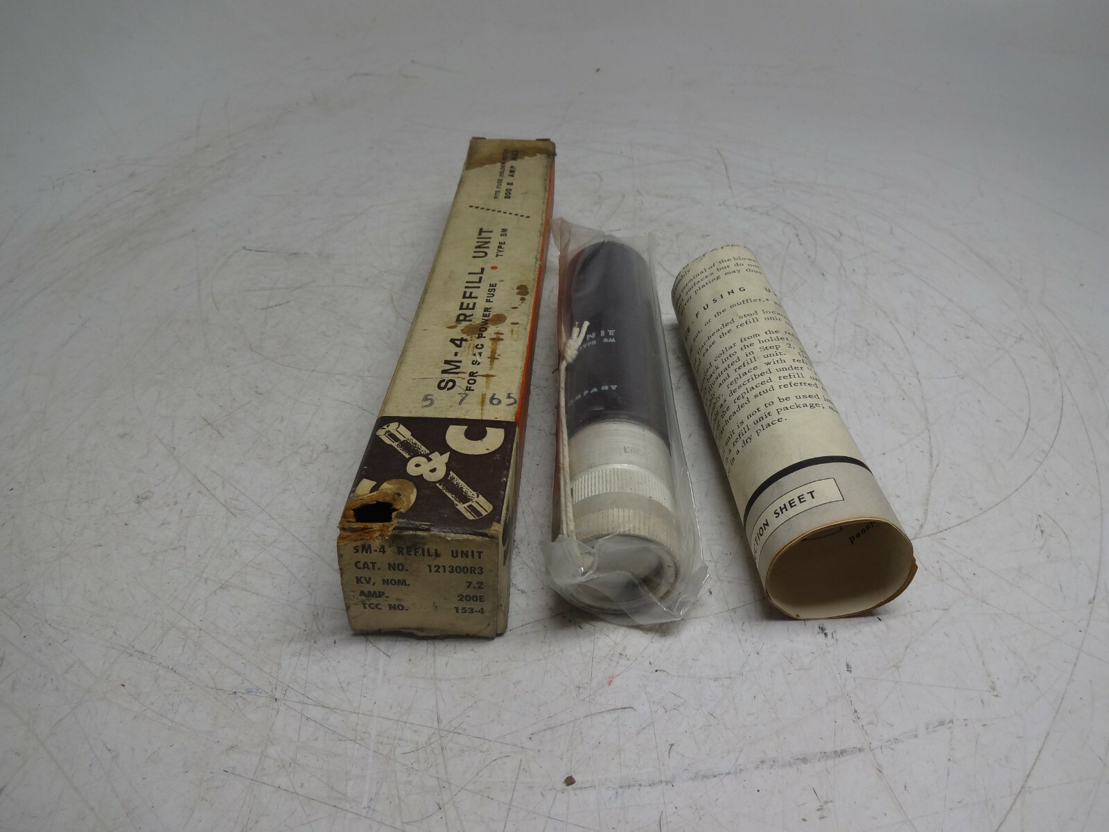 S&C Electric SM-4 Refill Unit 121300R3 Fuse 121300-R3 7.2 KV 200E Amp Tcc 153-4