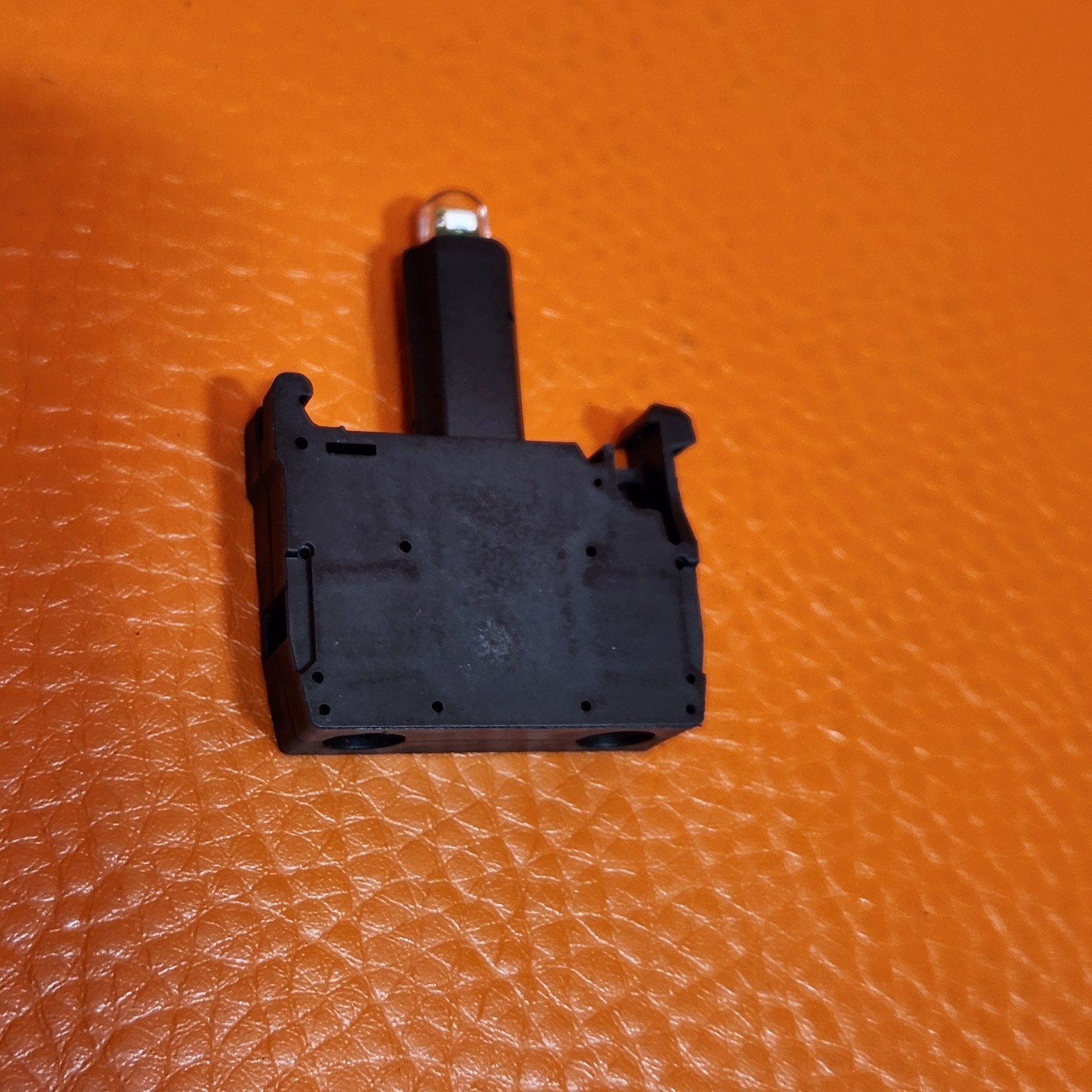 Allen Bradley 800F-N3G Green LED 22mm Light Module Latch Mount 24V AC or DC