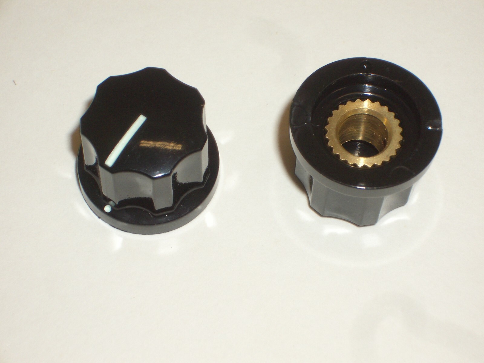 CED P-K346 FLUTED MXR DIAL KNOB BLACK 3/4″D x 0.6″T 1/4″ SHAFT RADIO 2PC