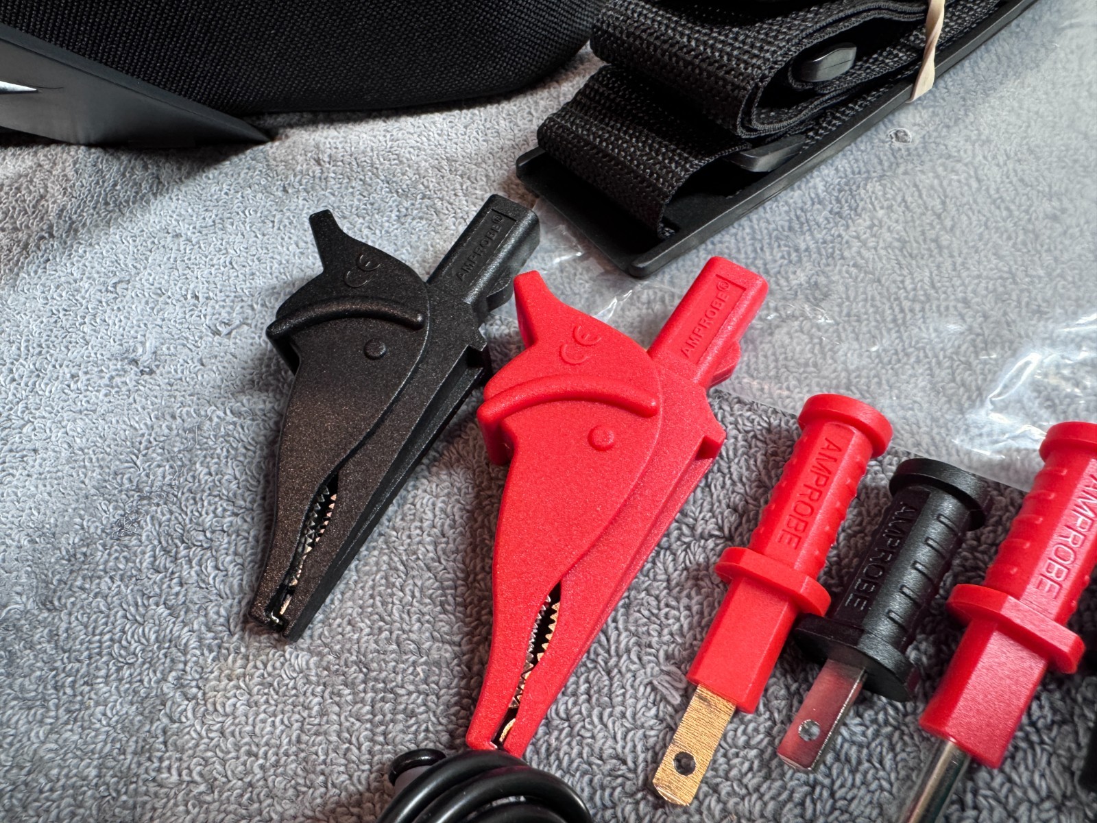 Mint – Amprobe AT-6010 Advanced Wire Tracer Kit CAT III 600V AT-6010-R AT-6010-T