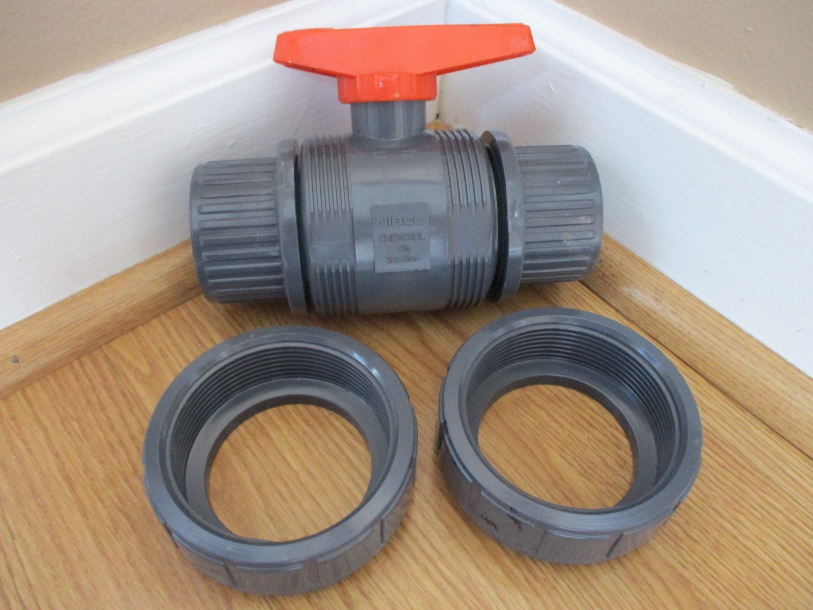 NIBCO Chemtrol 1-1/2 in PVC True Union Ball Valve 150 PSI Tru-Bloc Sch80