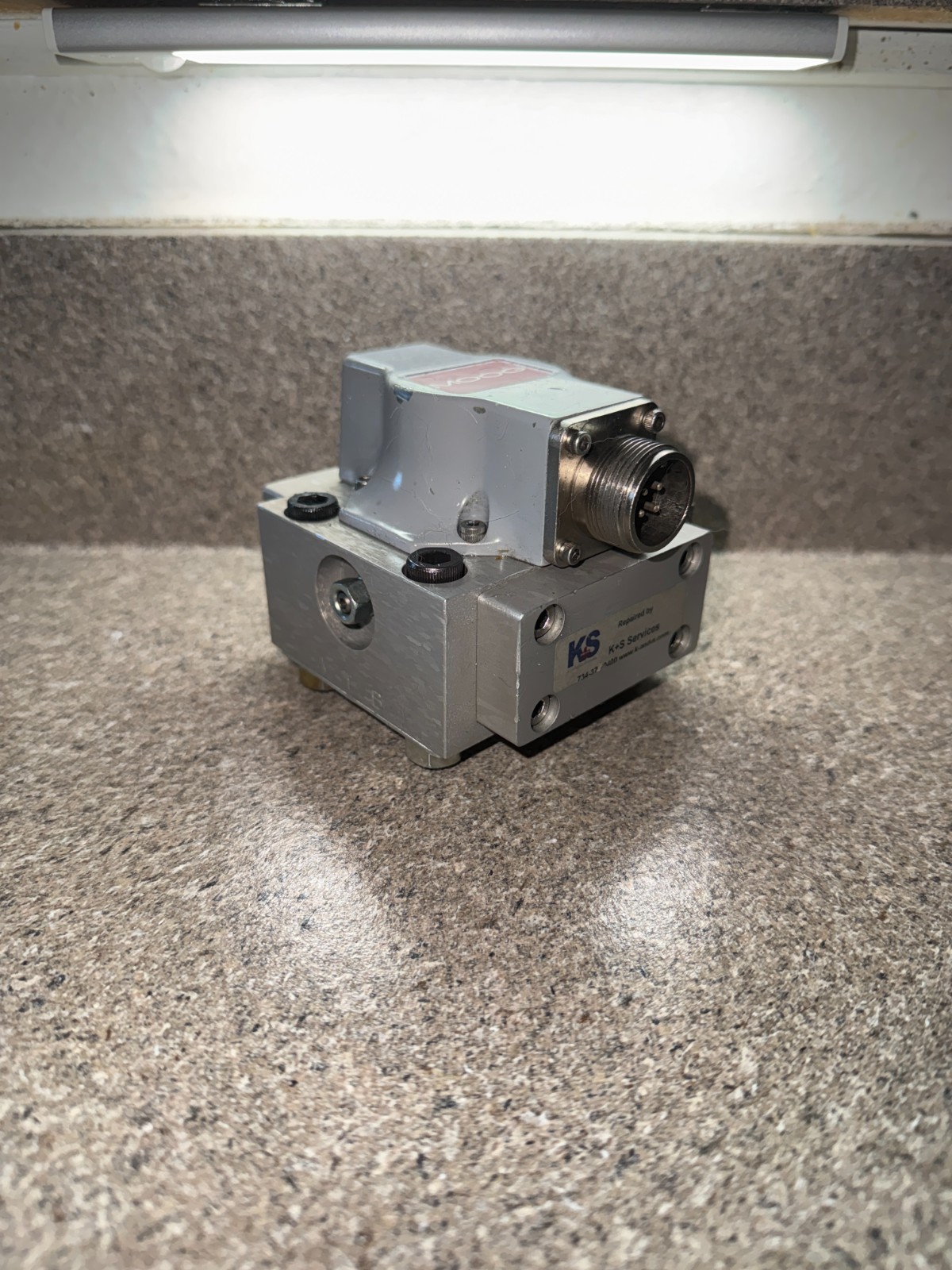 MOOG D761-3005B Electro Hydraulic Servo Valve 4500 PSI 40 GPM Tested Clean
