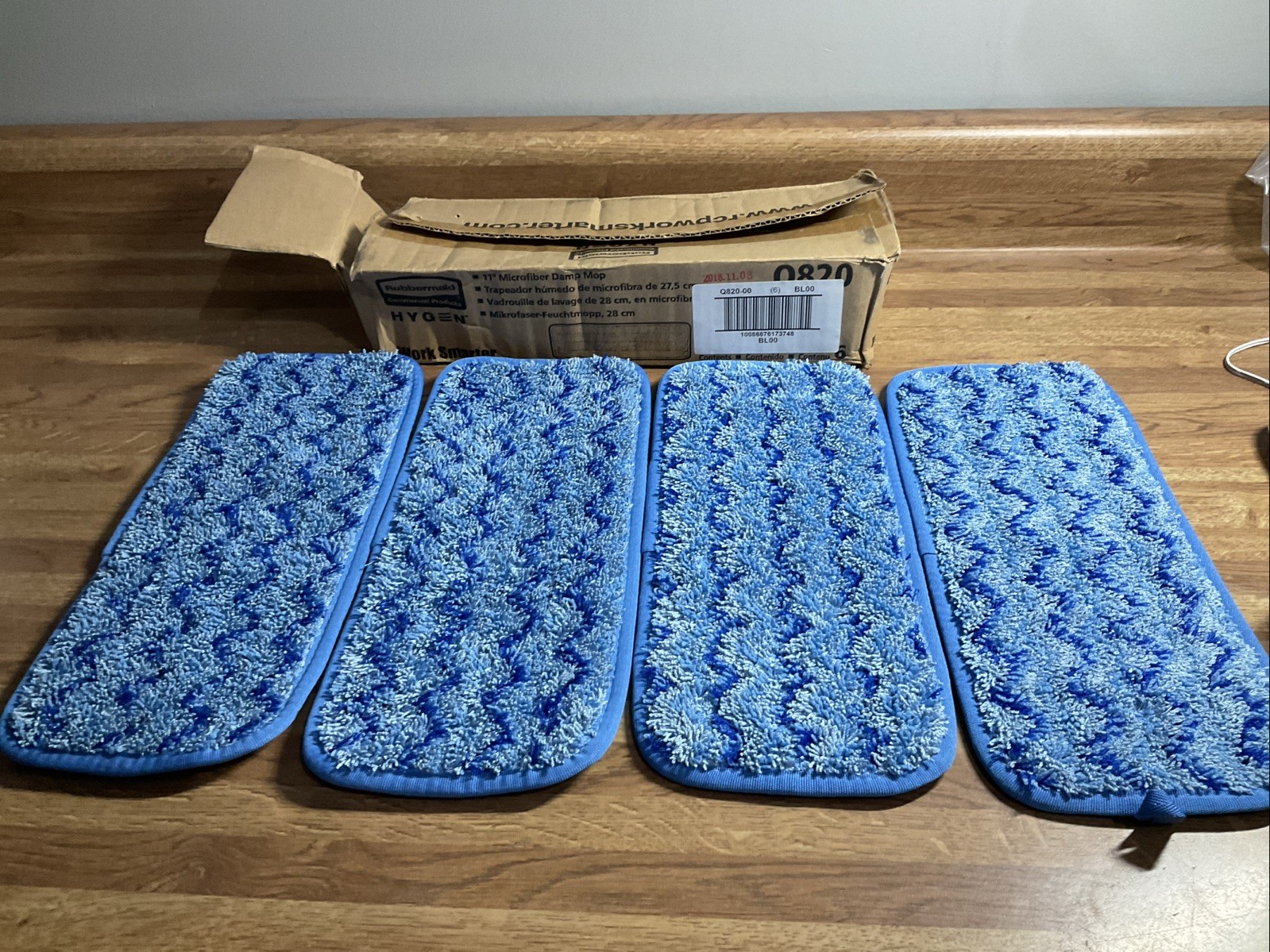 4 Pack Q820 Rubbermaid HYGEN 18 inch Microfiber Damp Mop Blue New