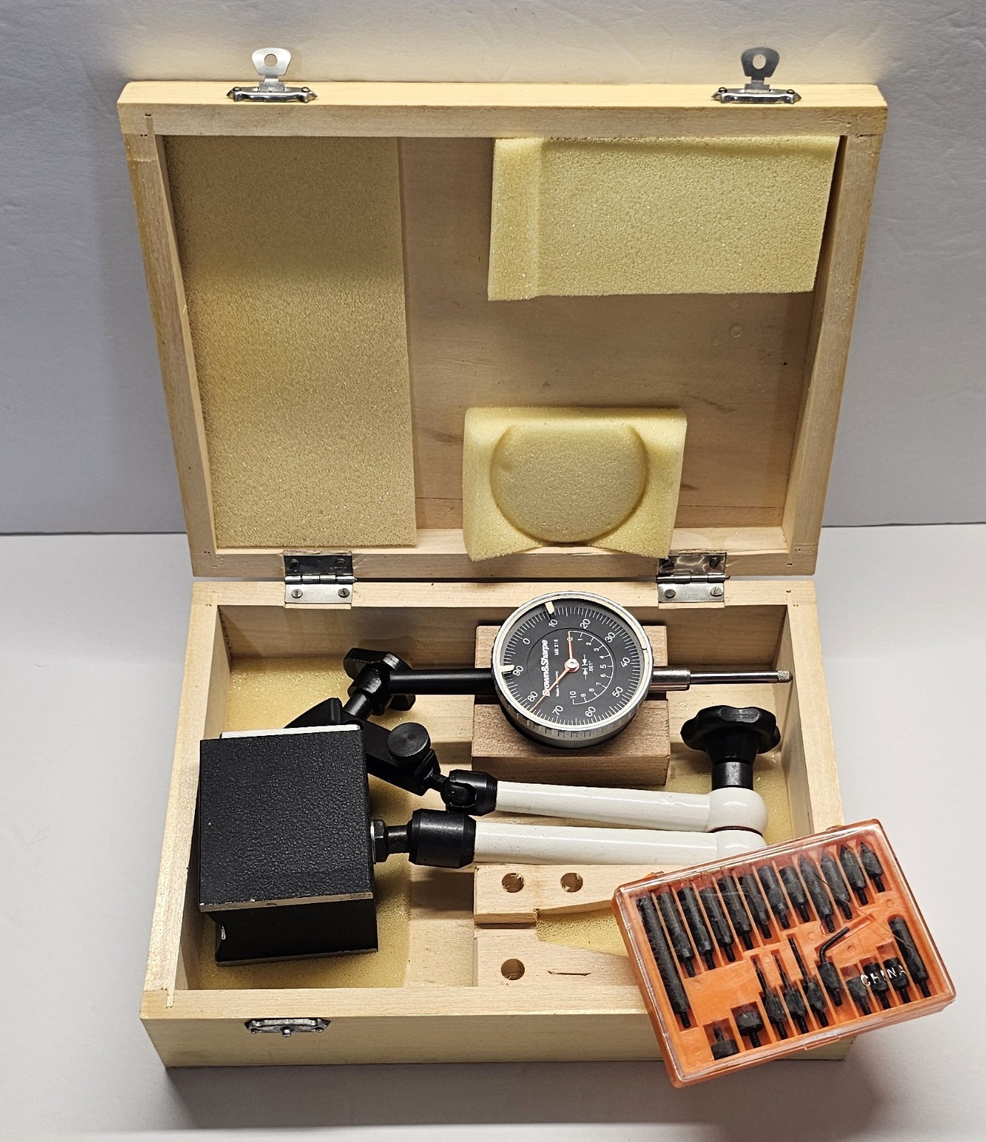 Brown & Sharpe .001″ Dial Indicator. Made In Germany w/ Magnetic Base & Ind.Tips