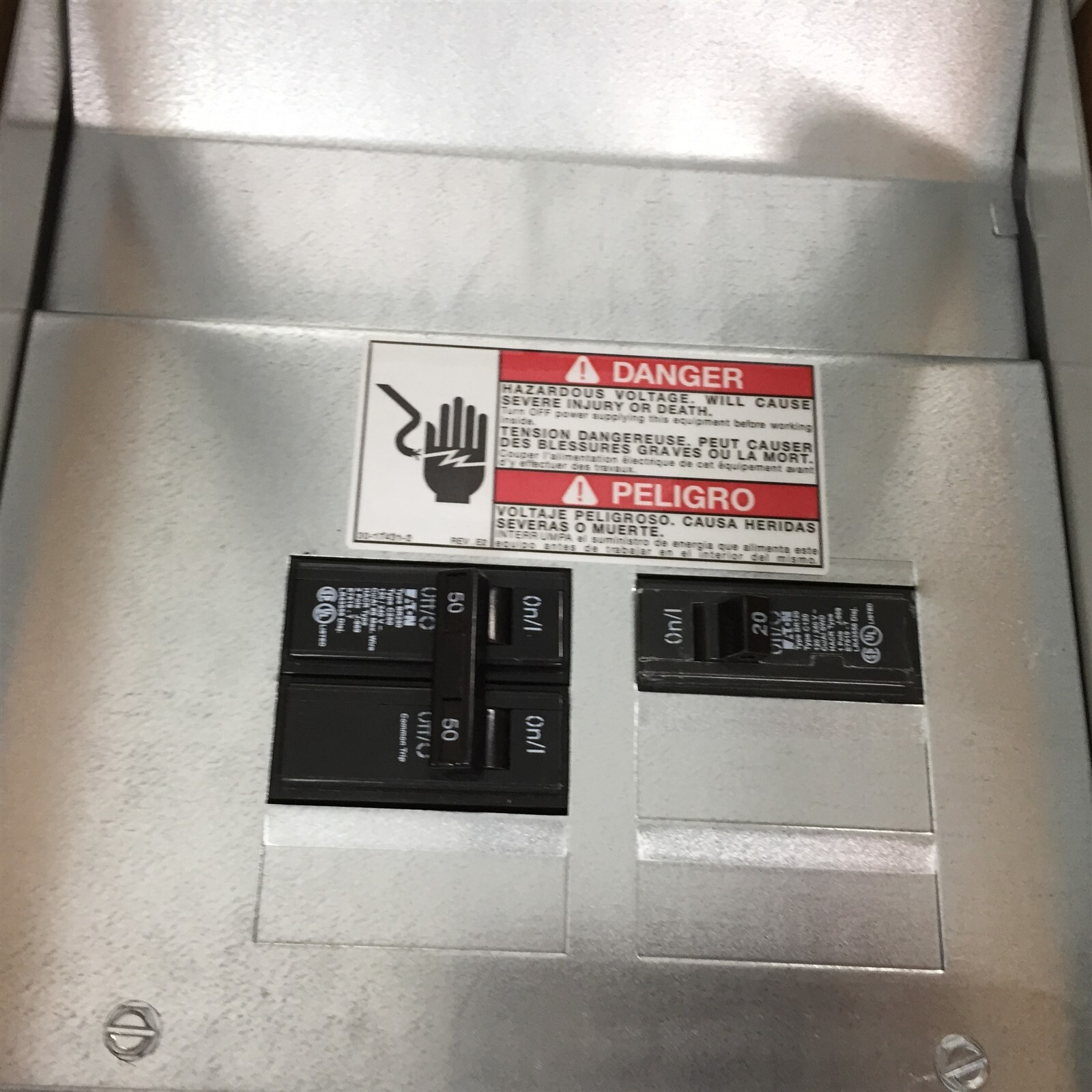 Eaton 125A Power Outlet Panel 1PH 3 Wire Surface Mount CHM1N7NS